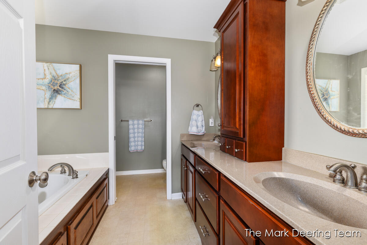 3127 Royal Hannah Drive NE Rockford MI 49341