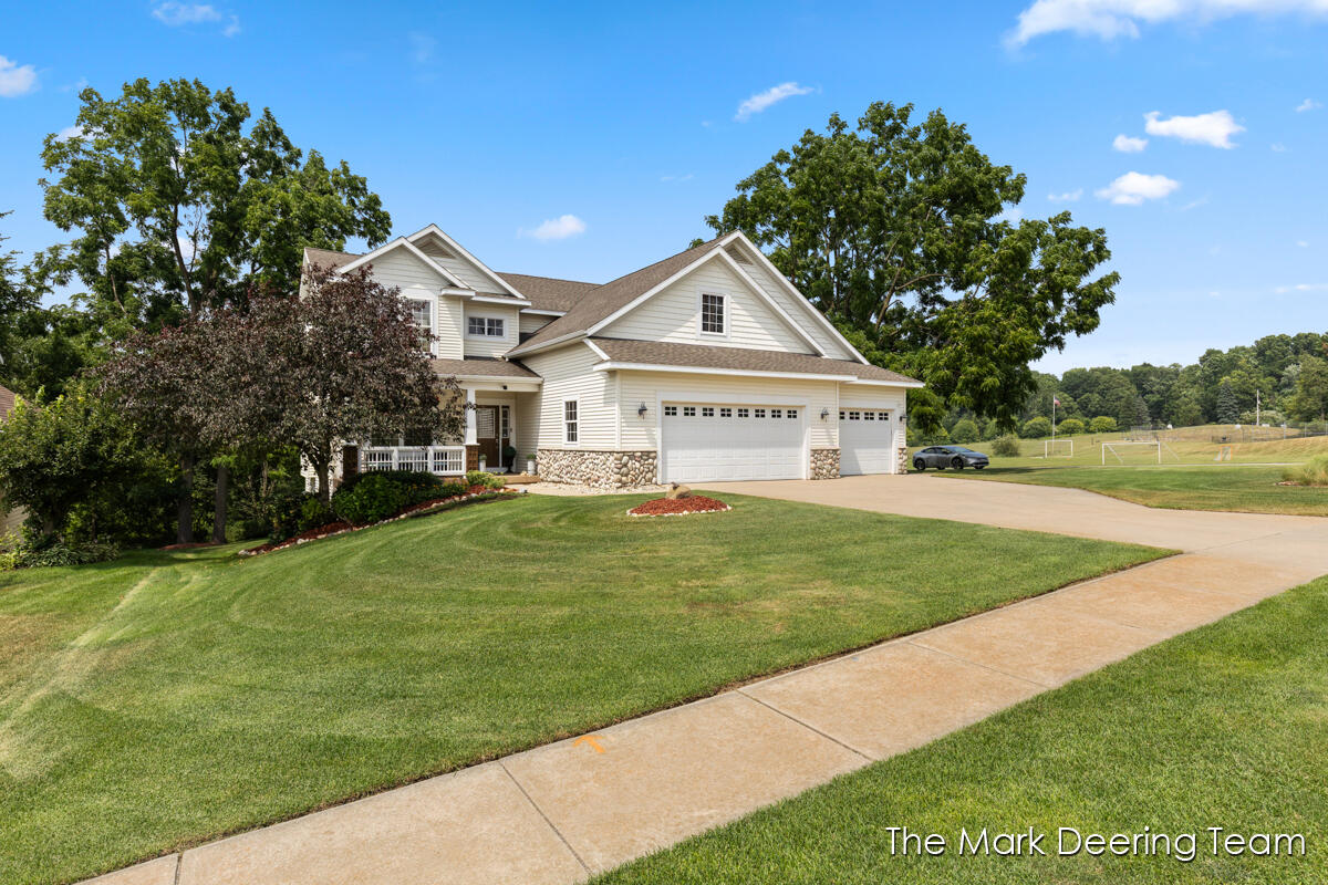 3127 Royal Hannah Drive NE Rockford MI 49341