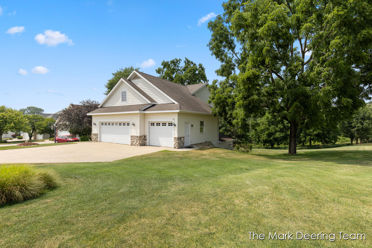 3127 Royal Hannah Drive NE Rockford MI 49341