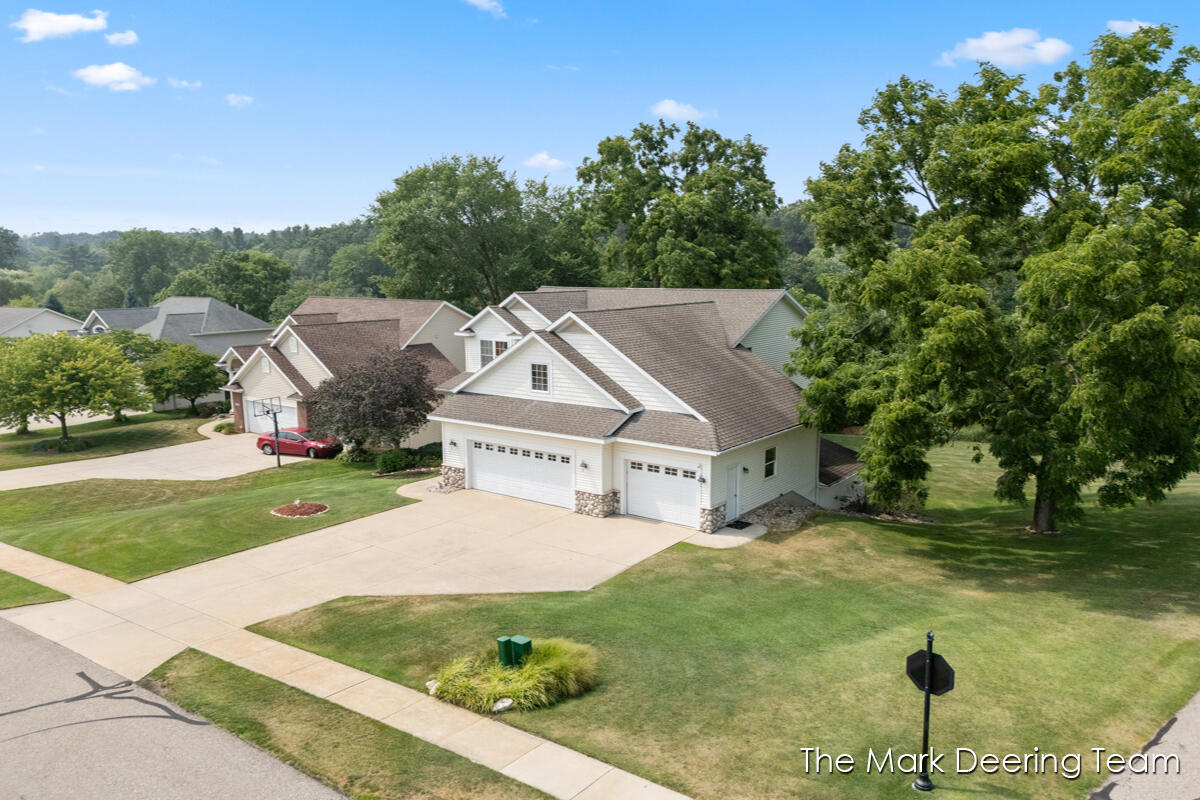 3127 Royal Hannah Drive NE Rockford MI 49341