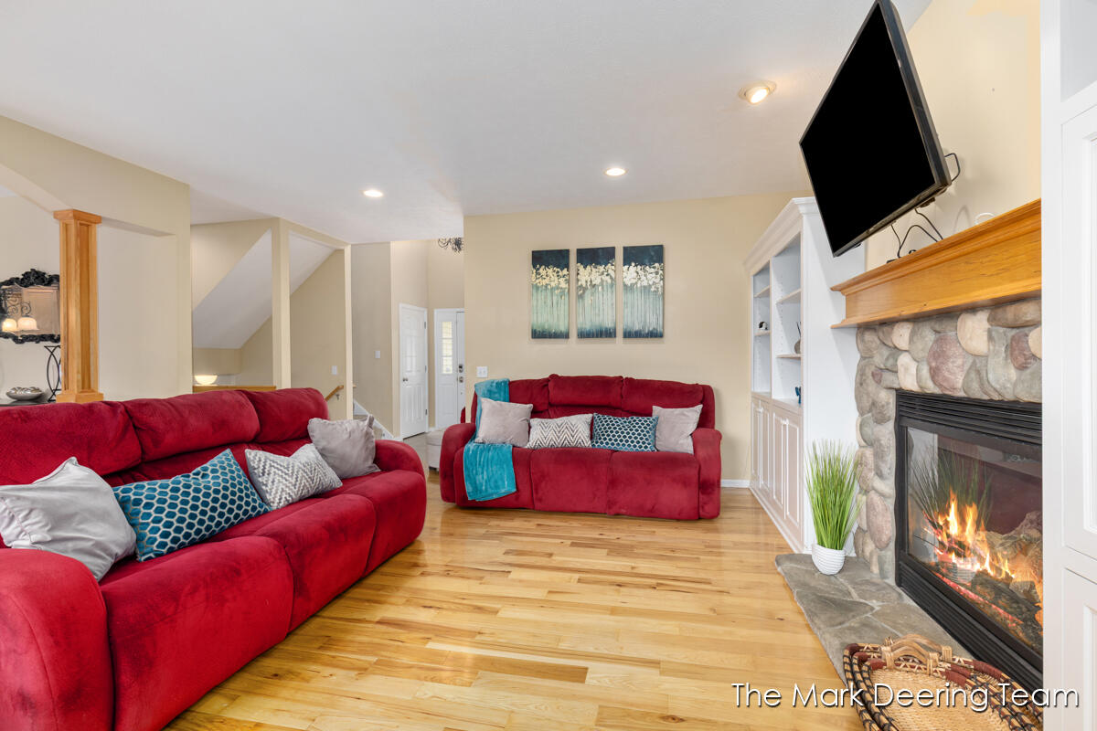3127 Royal Hannah Drive NE Rockford MI 49341