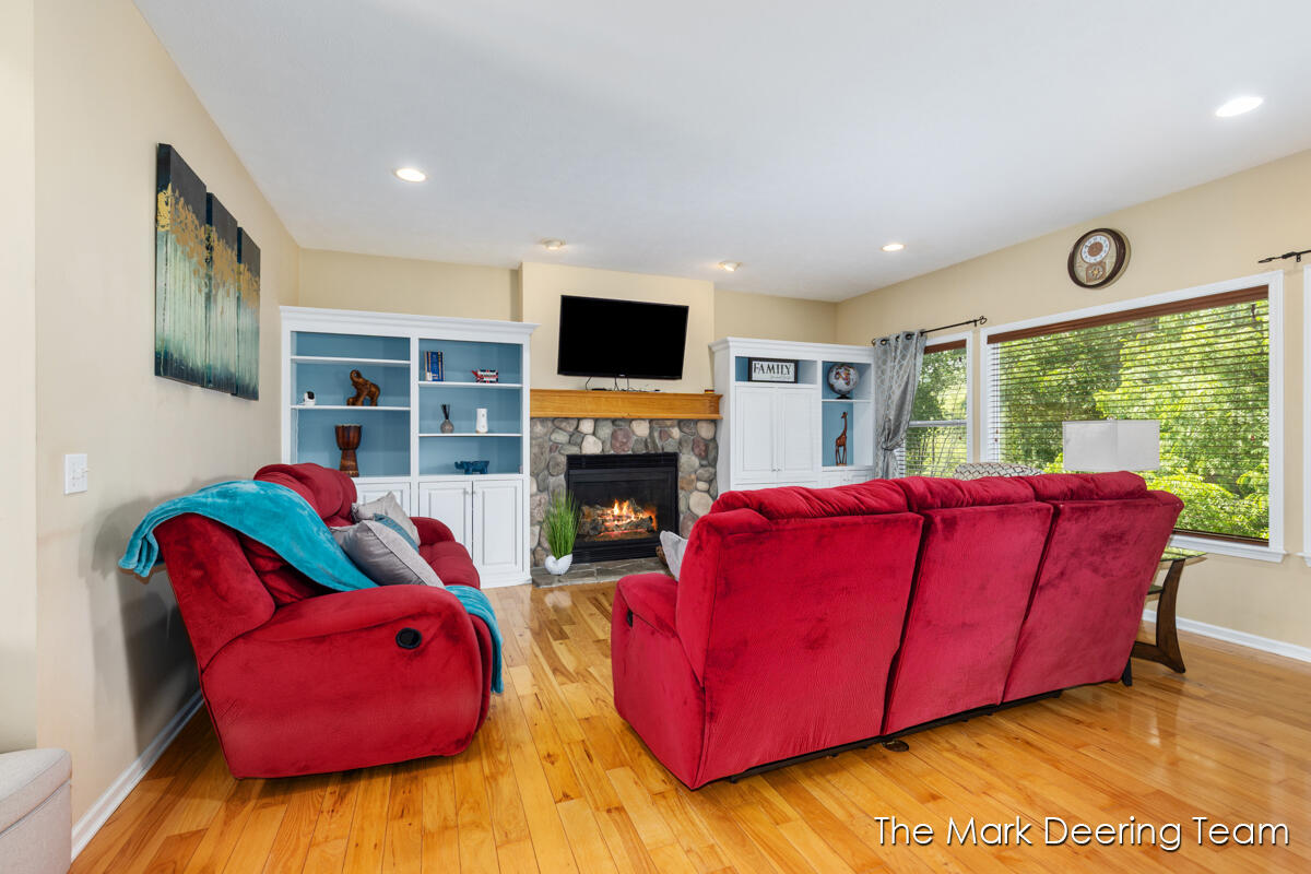 3127 Royal Hannah Drive NE Rockford MI 49341