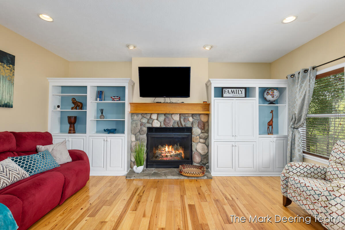 3127 Royal Hannah Drive NE Rockford MI 49341