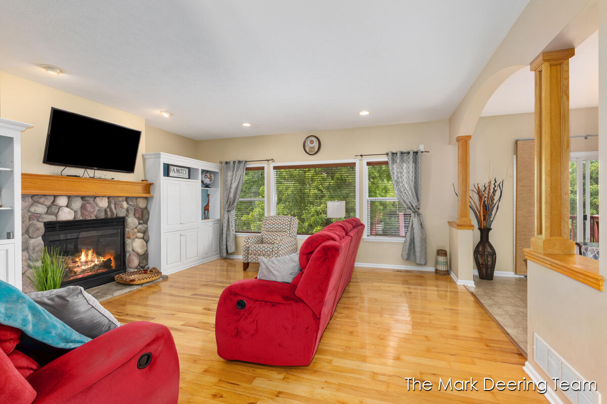 3127 Royal Hannah Drive NE Rockford MI 49341