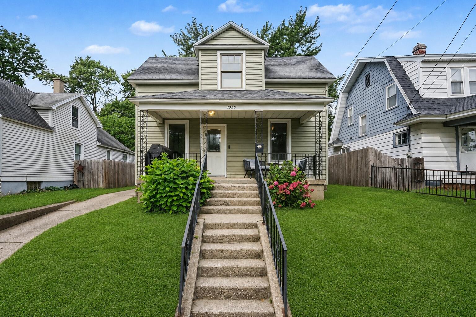 1355 Valley NW Grand Rapids MI 49504