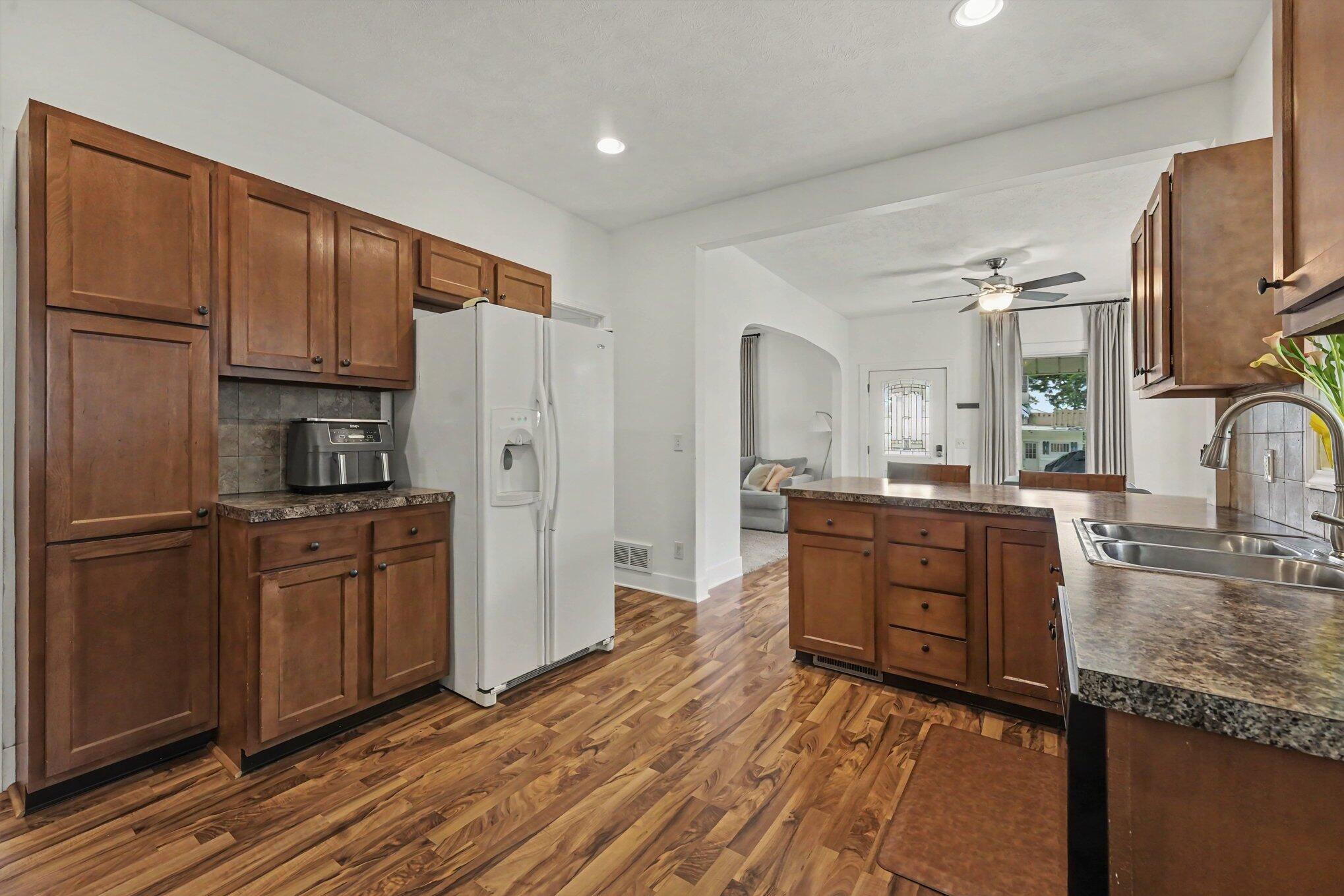 1355 Valley NW Grand Rapids MI 49504