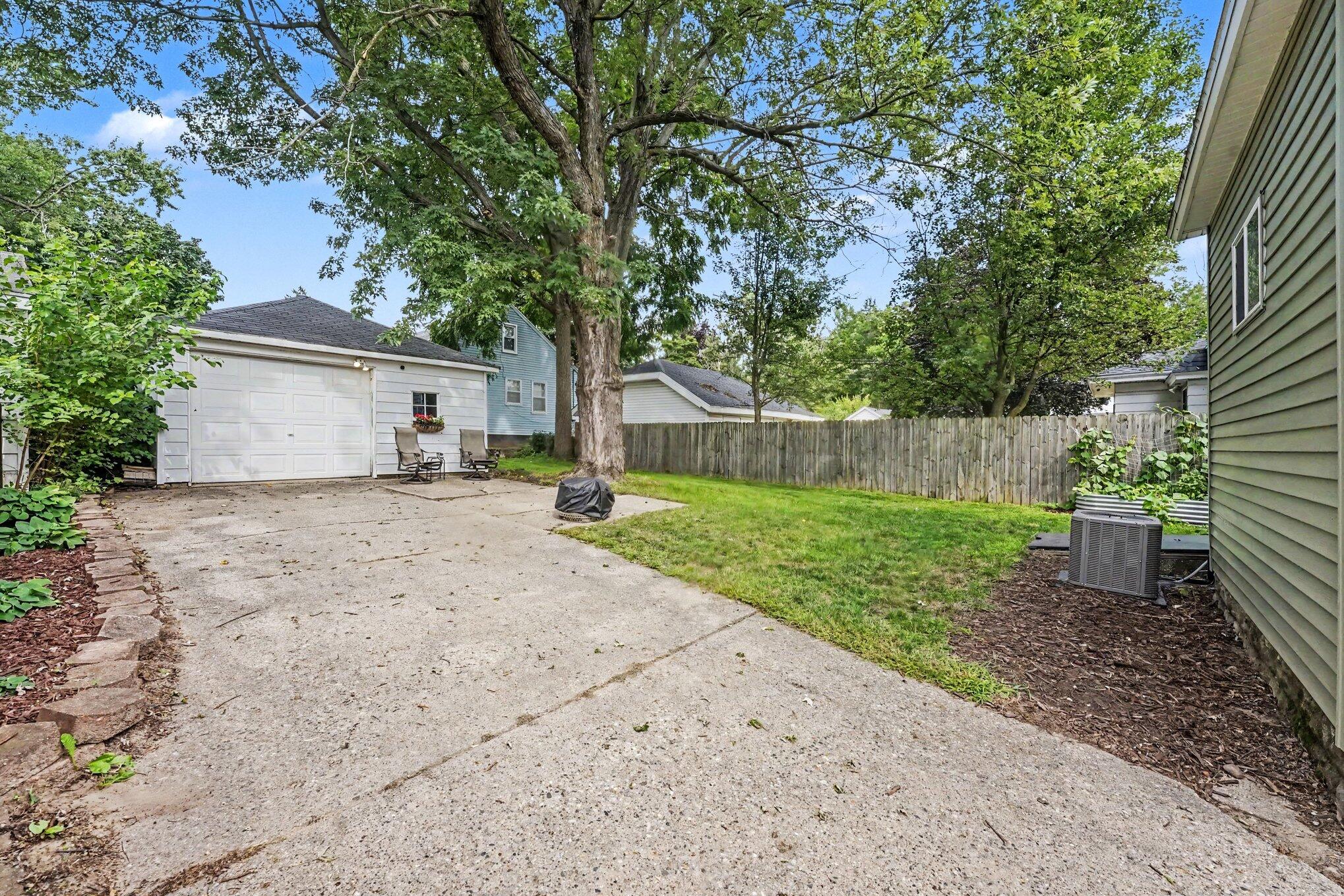 1355 Valley NW Grand Rapids MI 49504