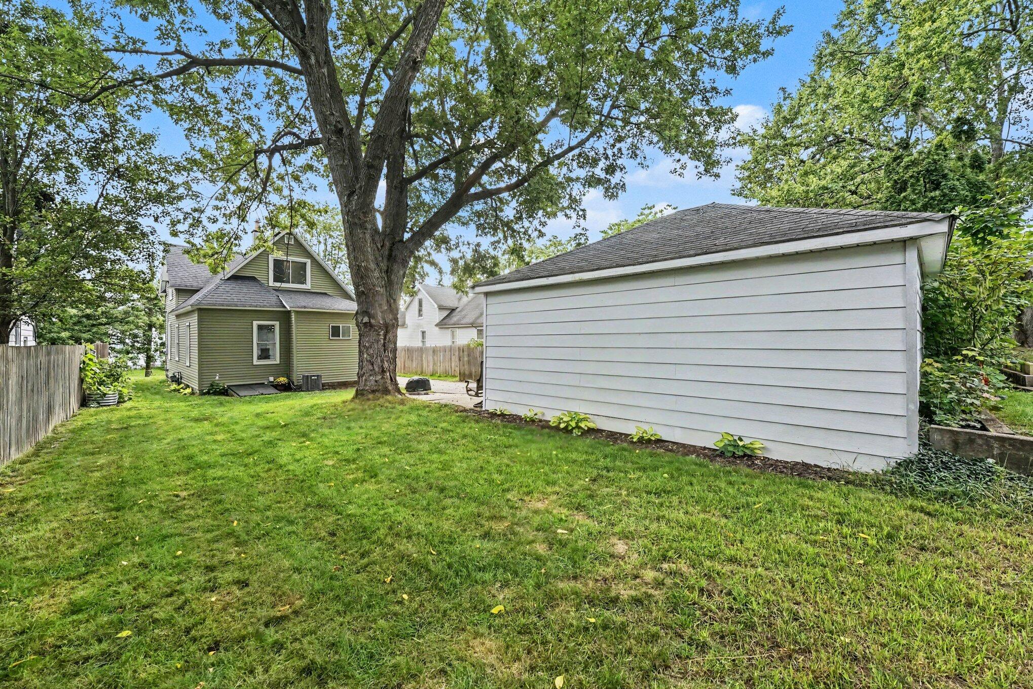 1355 Valley NW Grand Rapids MI 49504