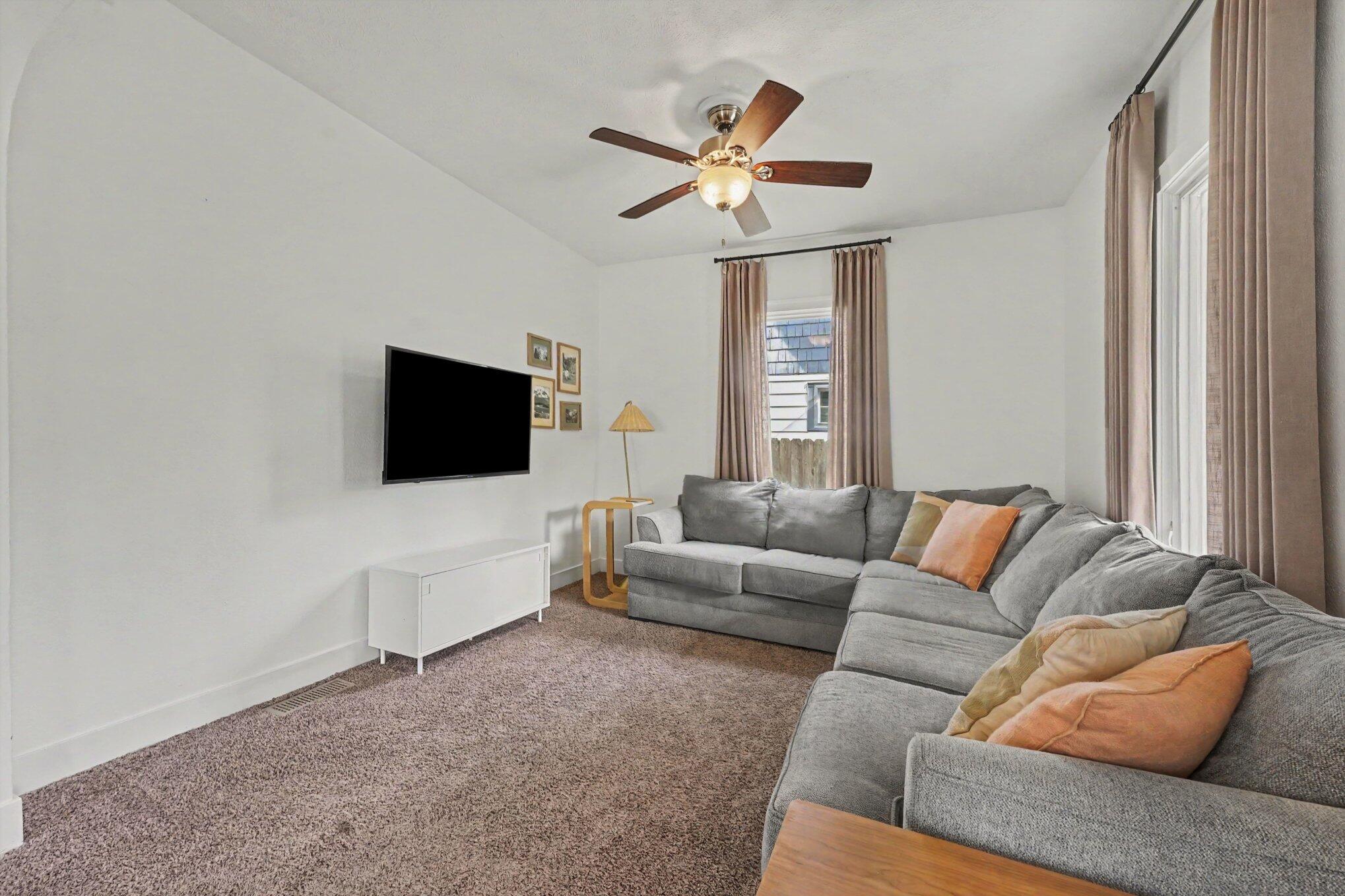 1355 Valley NW Grand Rapids MI 49504