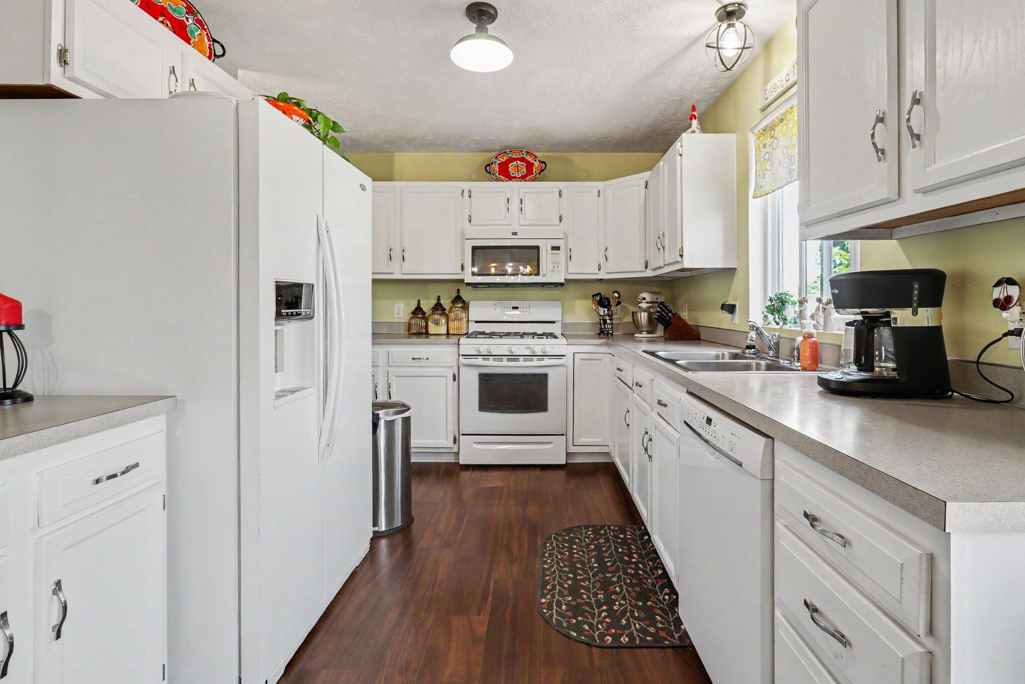 3910 Avery Drive NW Grand Rapids MI 49534