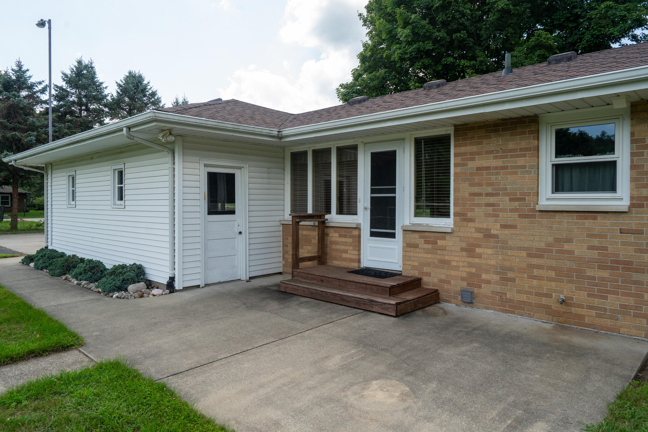 9072 Douglas Avenue Kalamazoo MI 49009