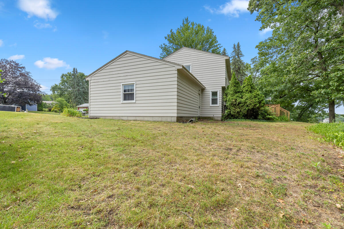 2647 Manitoba Court NE Grand Rapids MI 49525