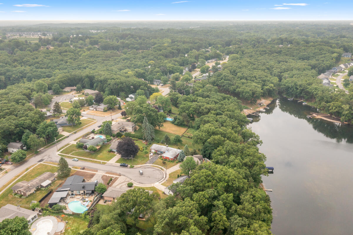2647 Manitoba Court NE Grand Rapids MI 49525