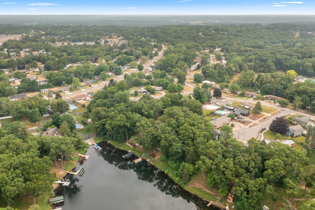 2647 Manitoba Court NE Grand Rapids MI 49525