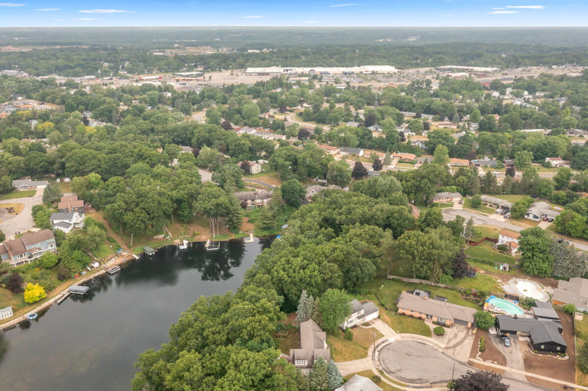 2647 Manitoba Court NE Grand Rapids MI 49525