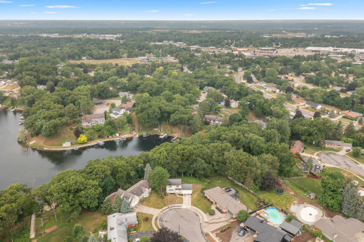 2647 Manitoba Court NE Grand Rapids MI 49525