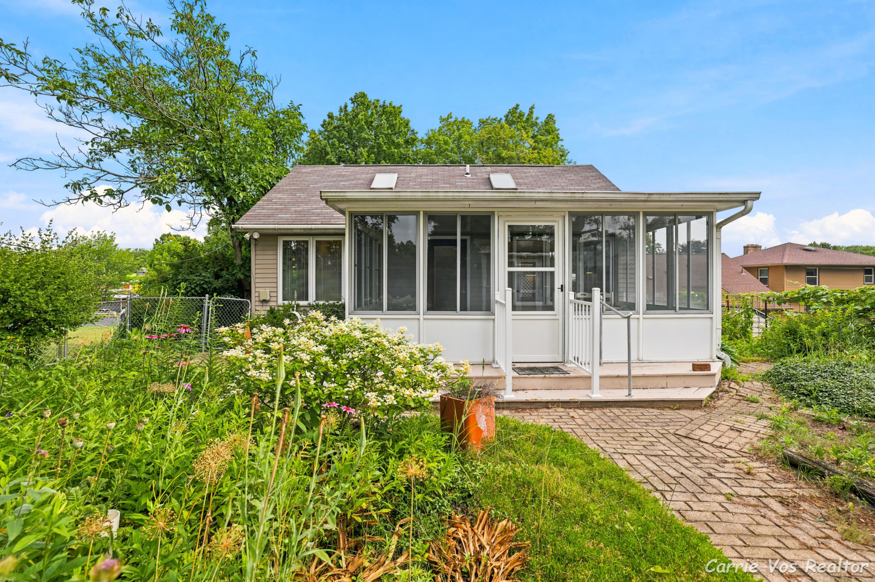 736 Halena Street NE Grand Rapids MI 49505