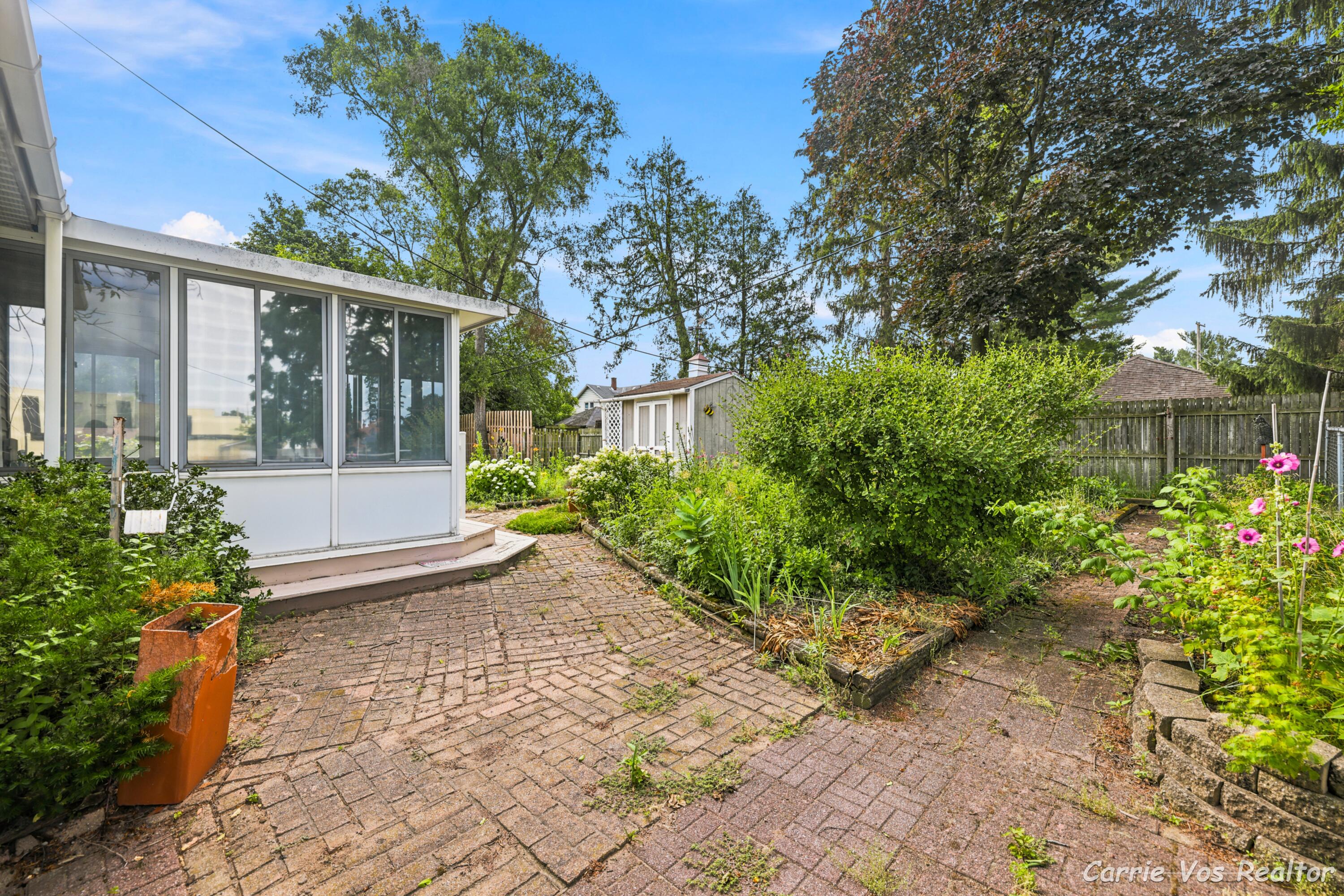 736 Halena Street NE Grand Rapids MI 49505