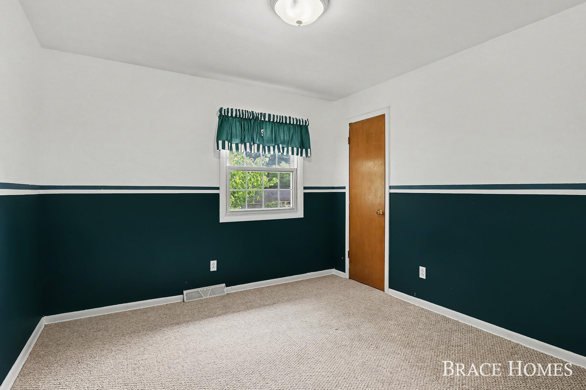 6197 Dunbarton Street SE Ada MI 49301