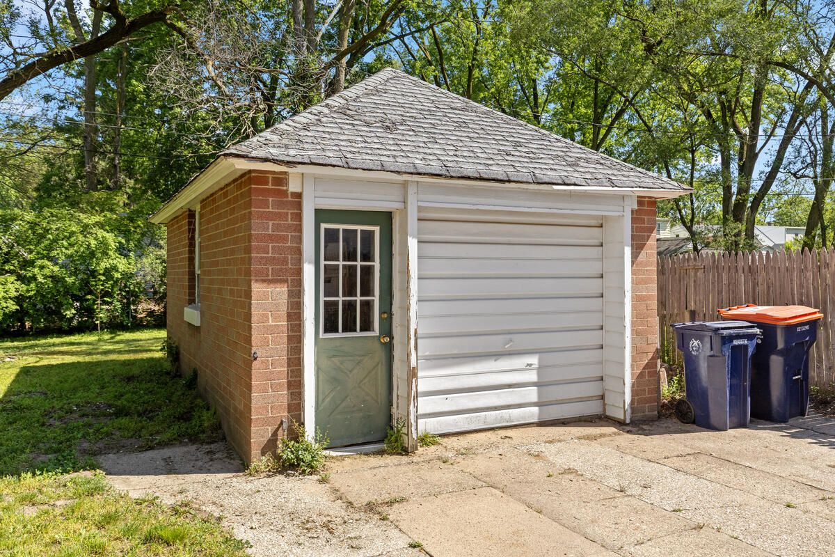 525 W 22nd Street Holland MI 49423