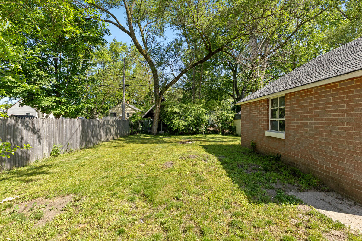 525 W 22nd Street Holland MI 49423