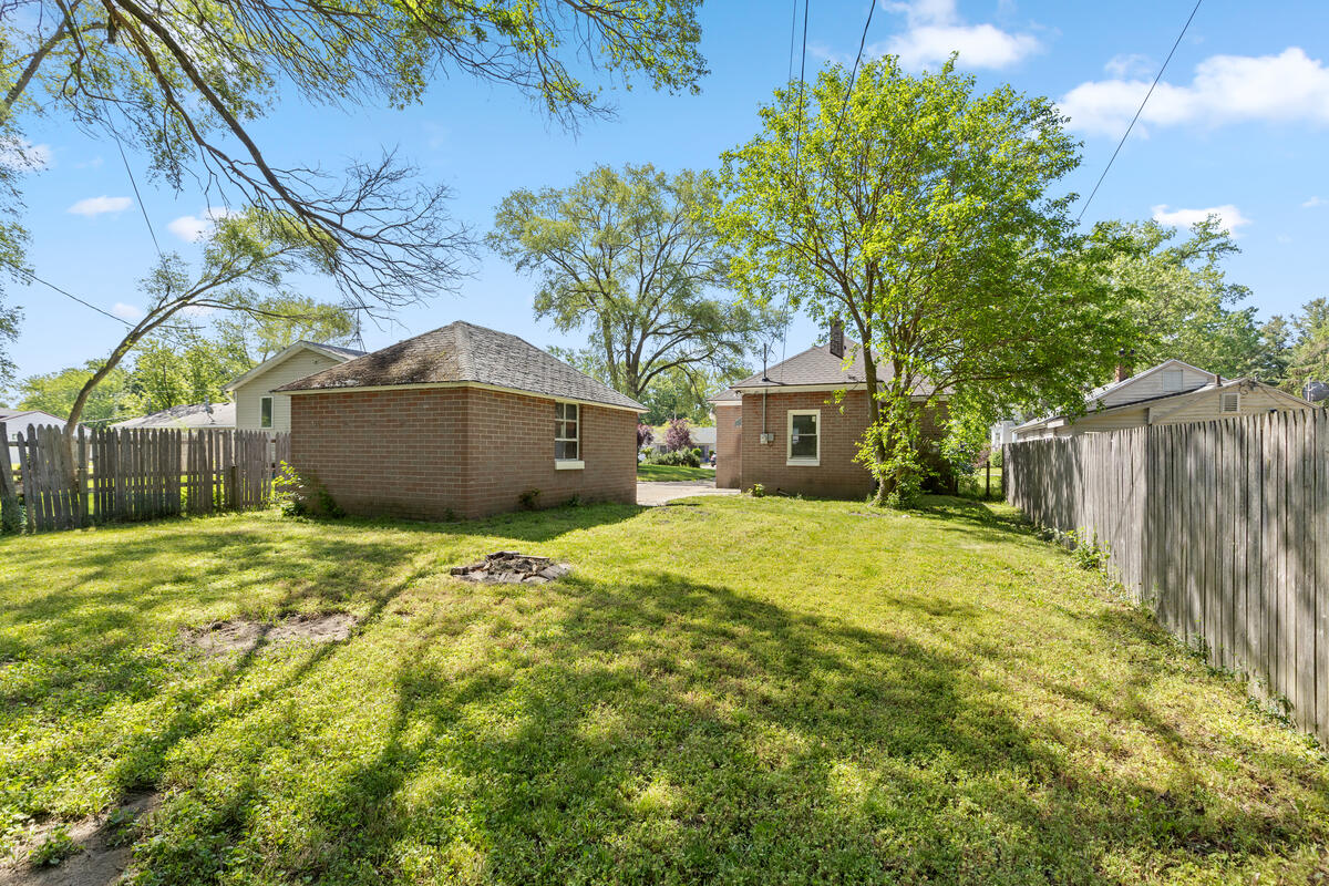 525 W 22nd Street Holland MI 49423