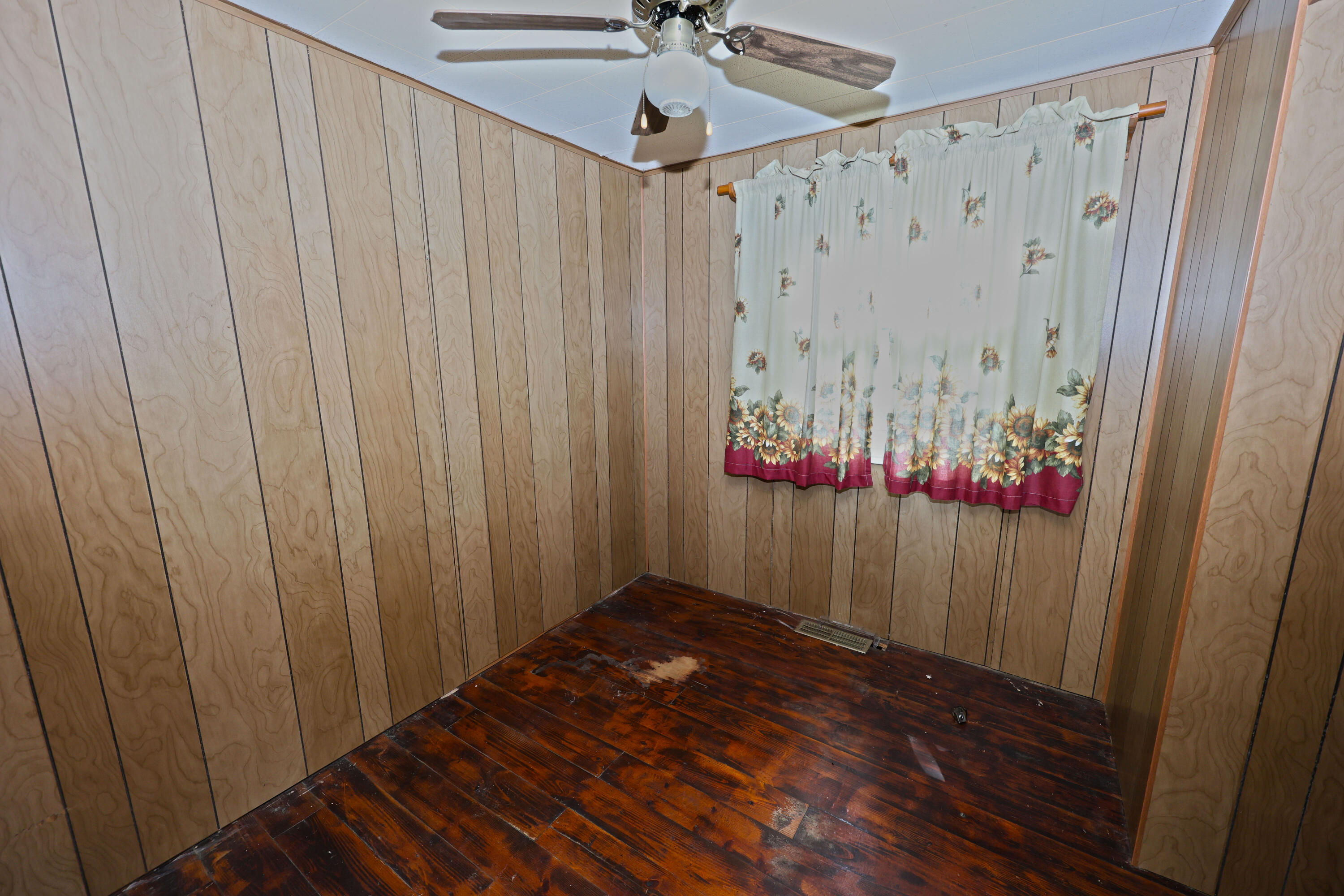 31050 Curran Beach Dowagiac MI 49047