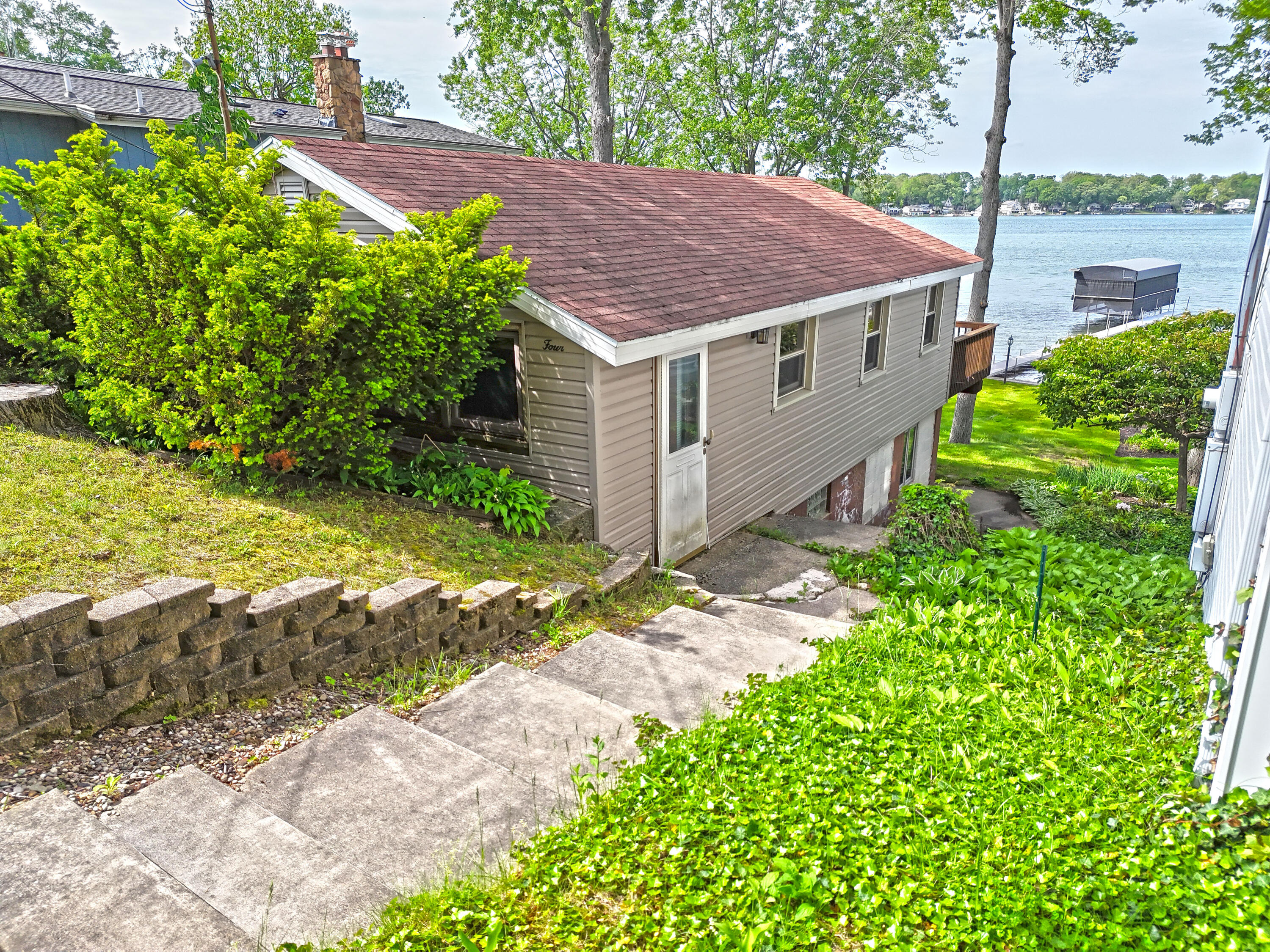 31050 Curran Beach Dowagiac MI 49047