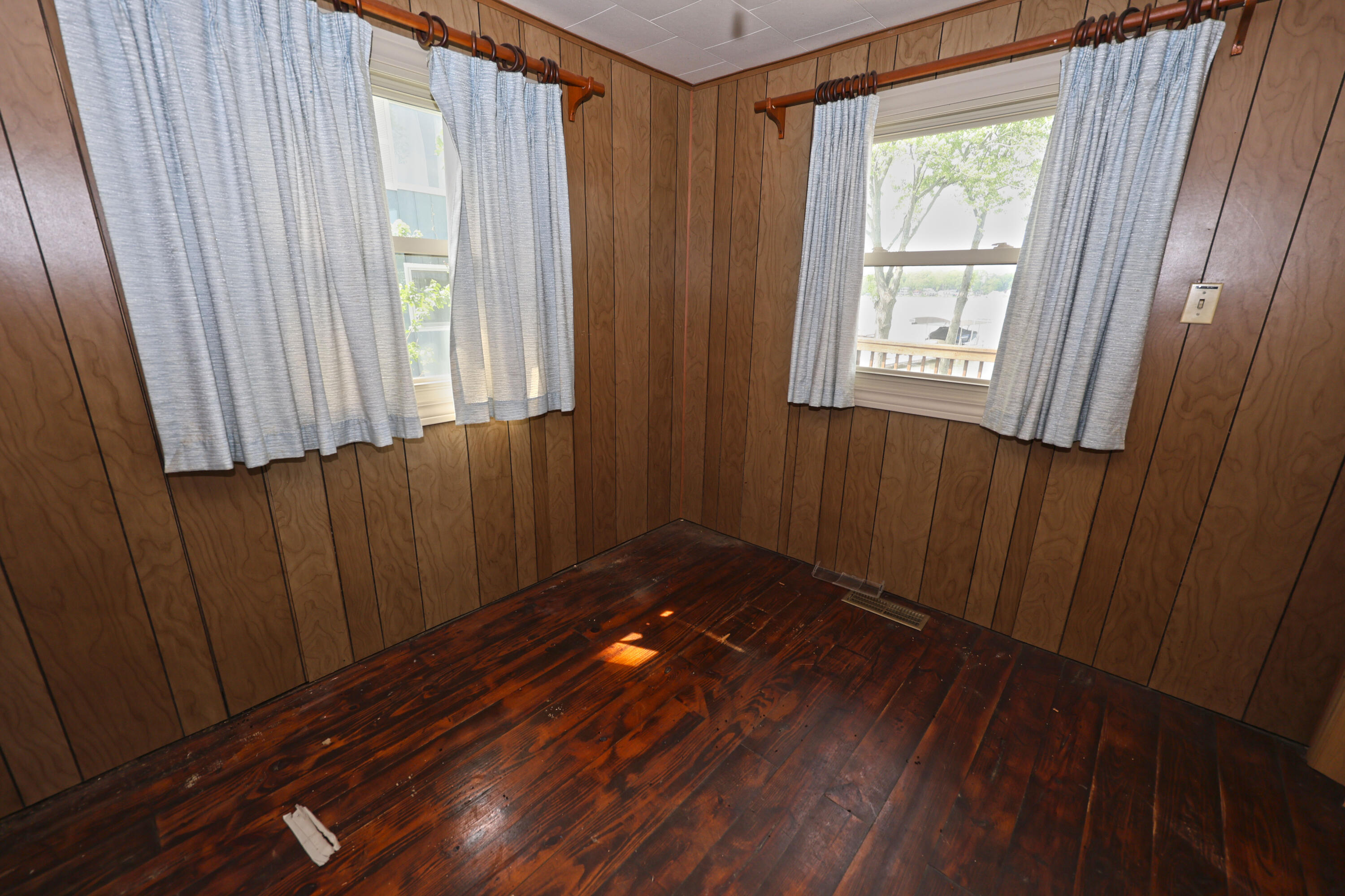 31050 Curran Beach Dowagiac MI 49047
