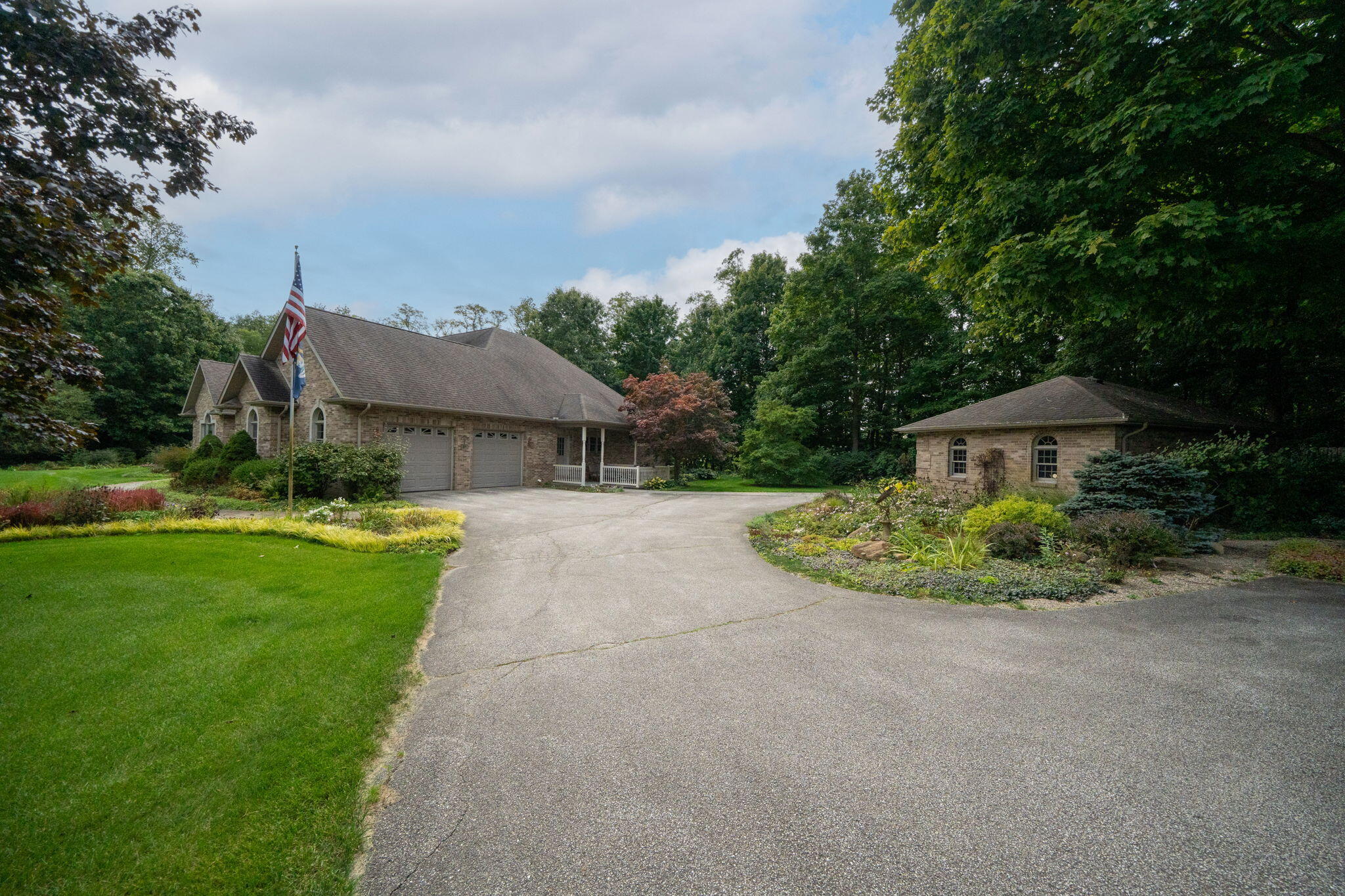 2065 W River Road Niles MI 49120