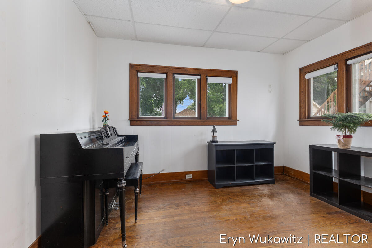 1038 Widdicomb Avenue NW Grand Rapids MI 49504