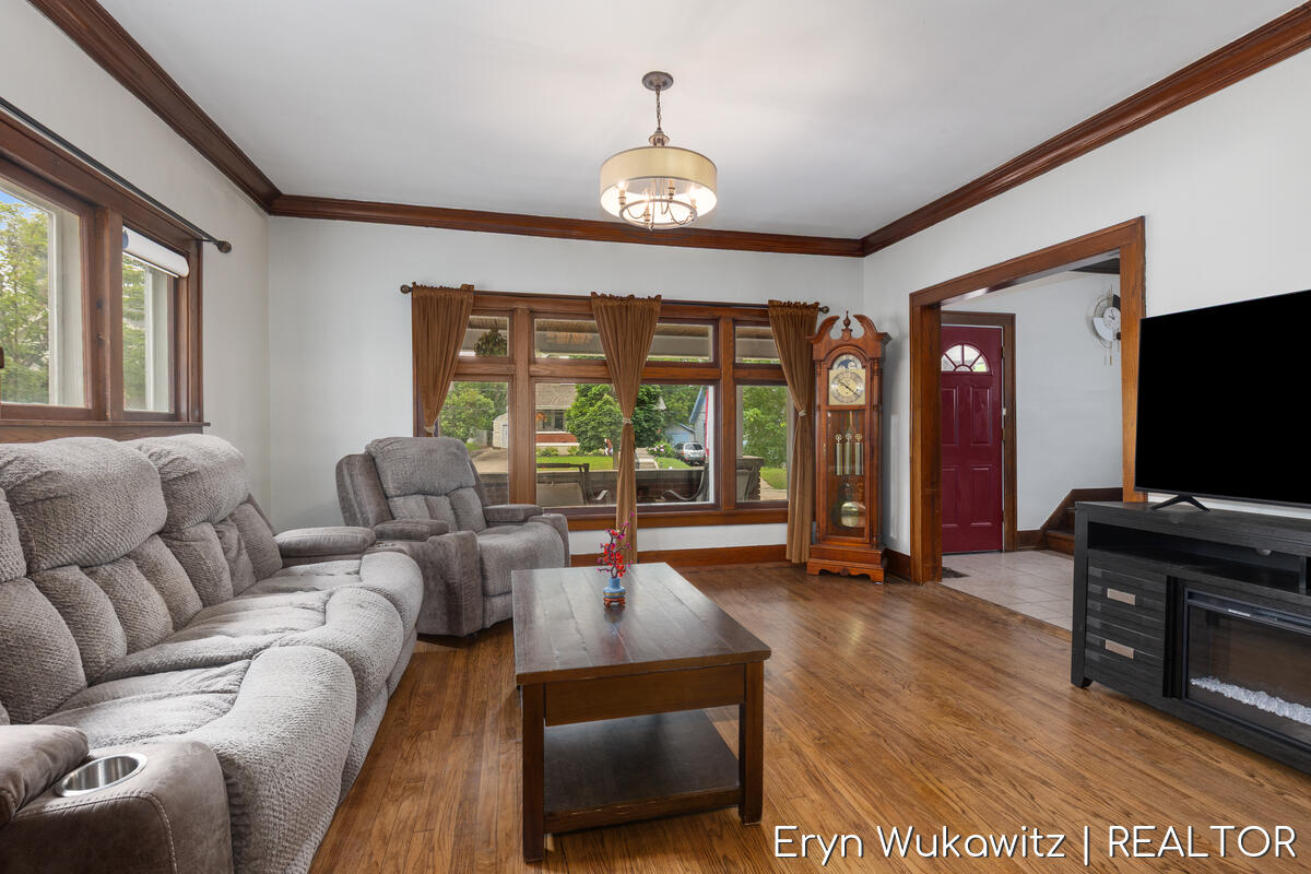 1038 Widdicomb Avenue NW Grand Rapids MI 49504