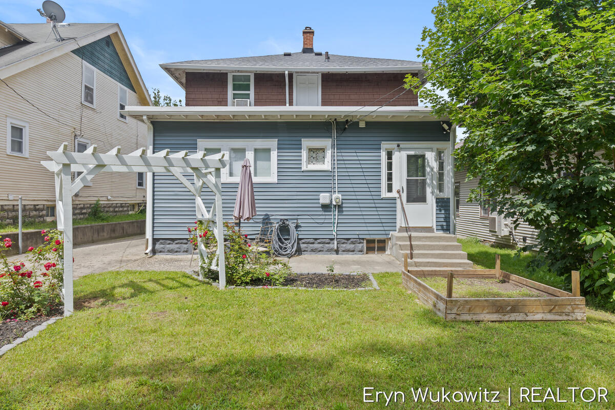 1038 Widdicomb Avenue NW Grand Rapids MI 49504