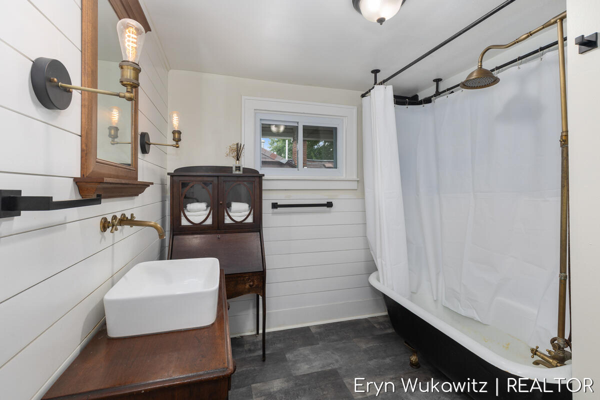 1038 Widdicomb Avenue NW Grand Rapids MI 49504