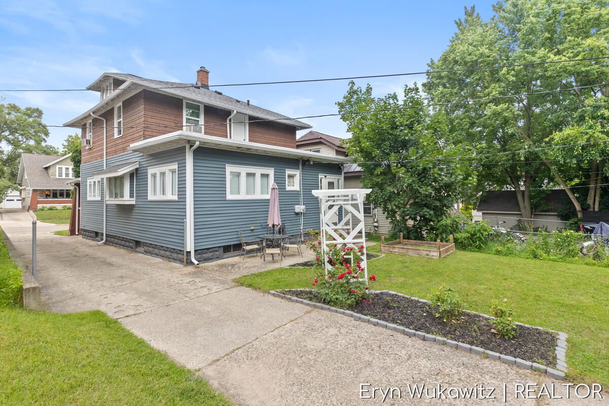 1038 Widdicomb Avenue NW Grand Rapids MI 49504