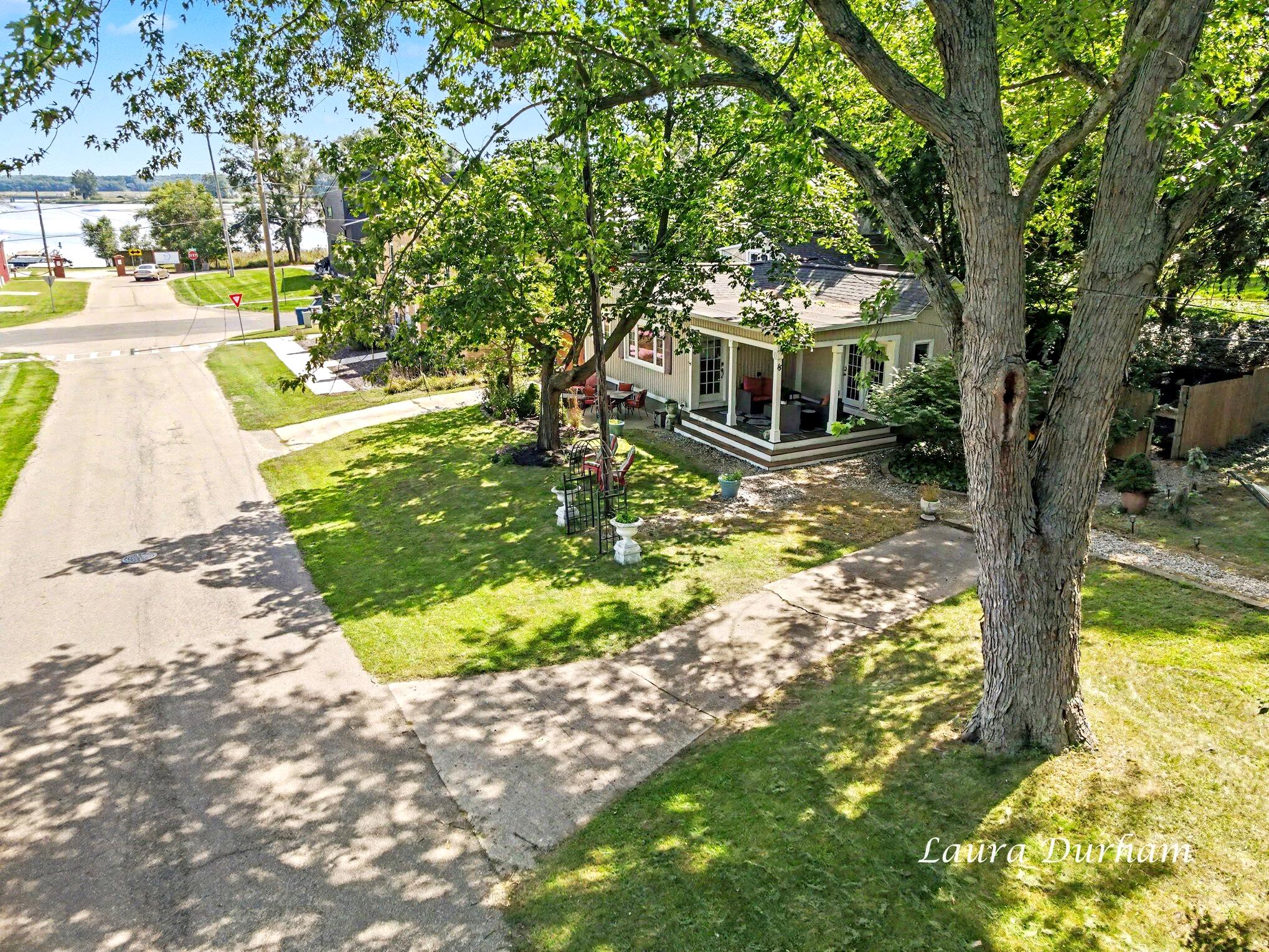 15 E Wall Street Douglas MI 49406