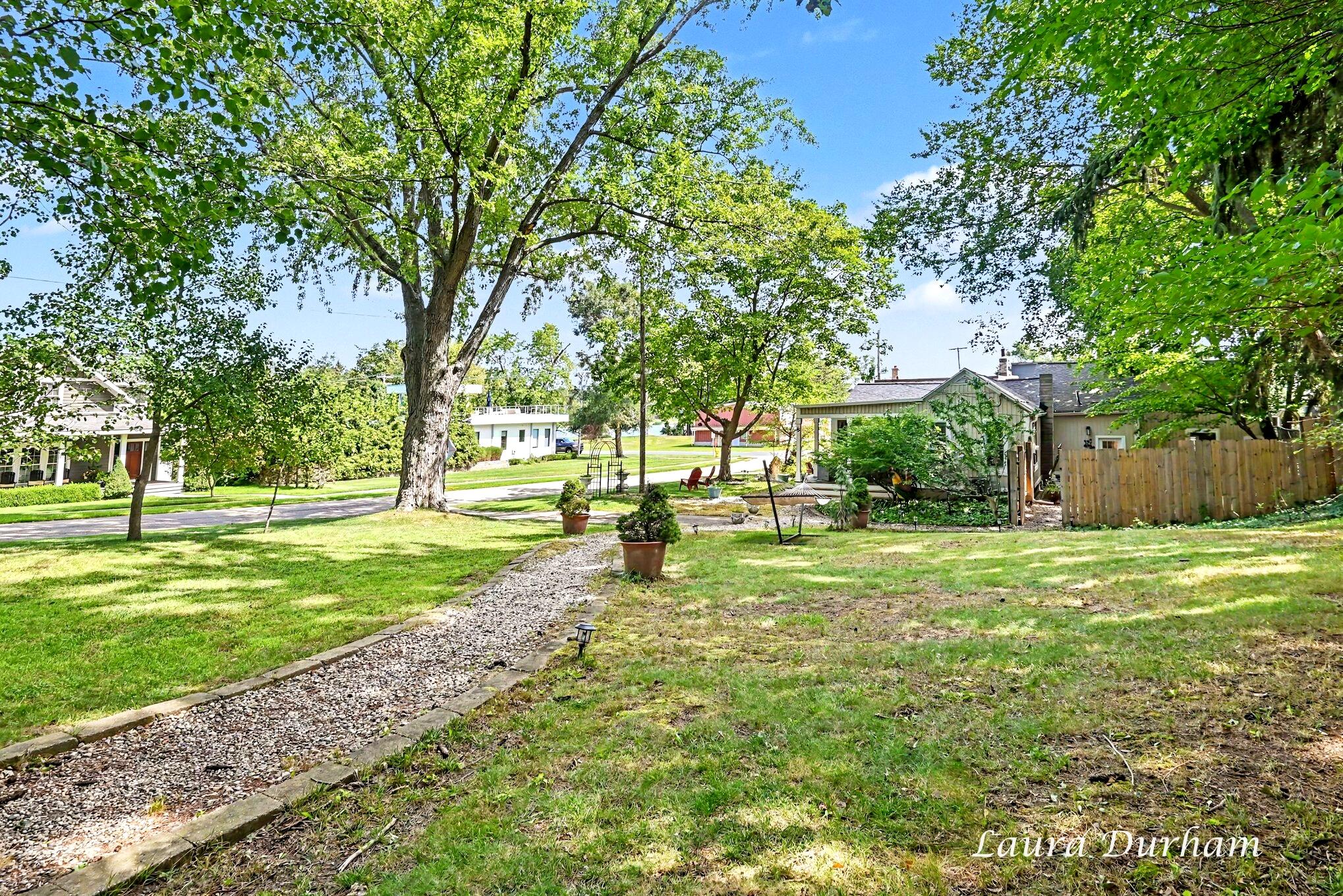 15 E Wall Street Douglas MI 49406
