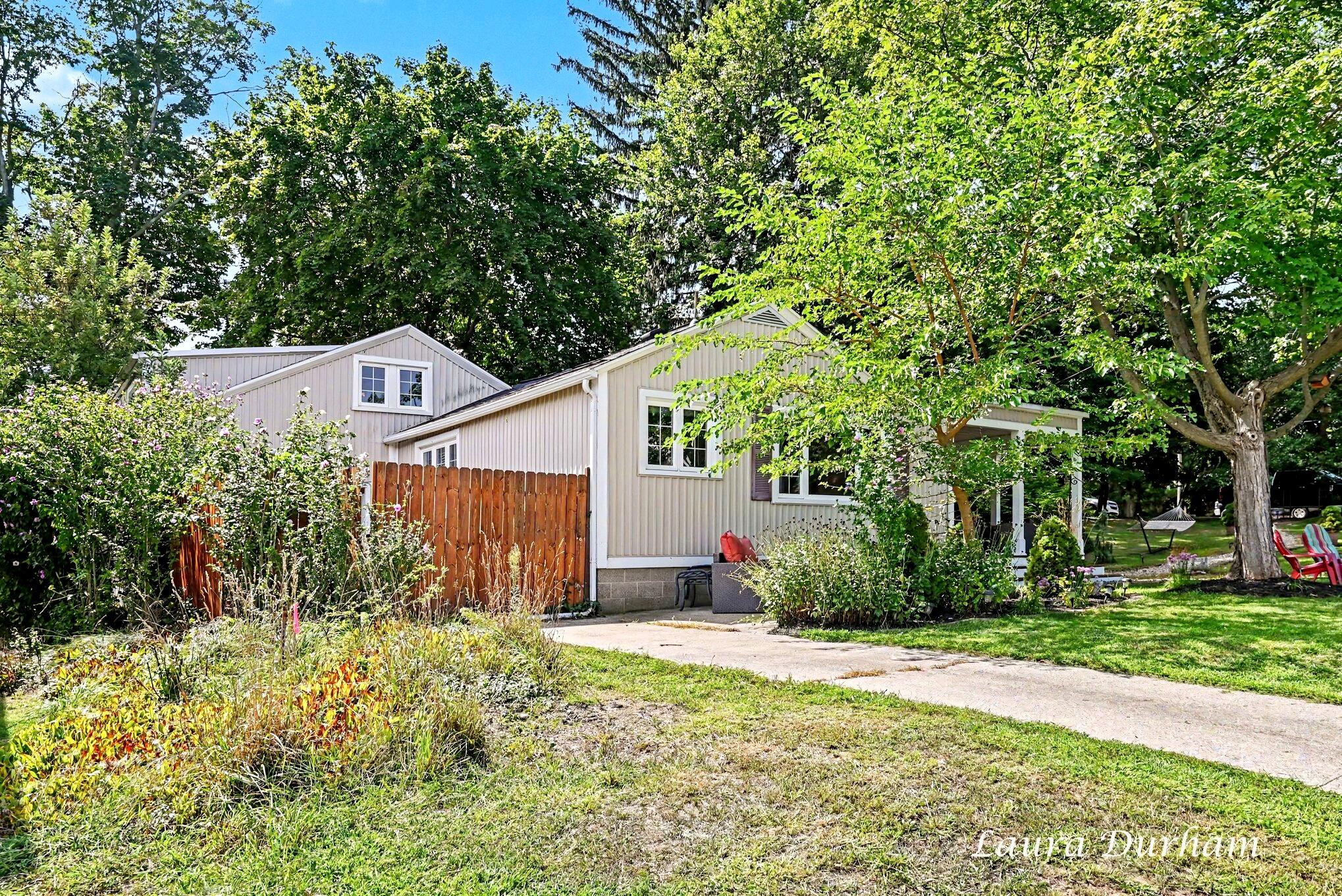 15 E Wall Street Douglas MI 49406