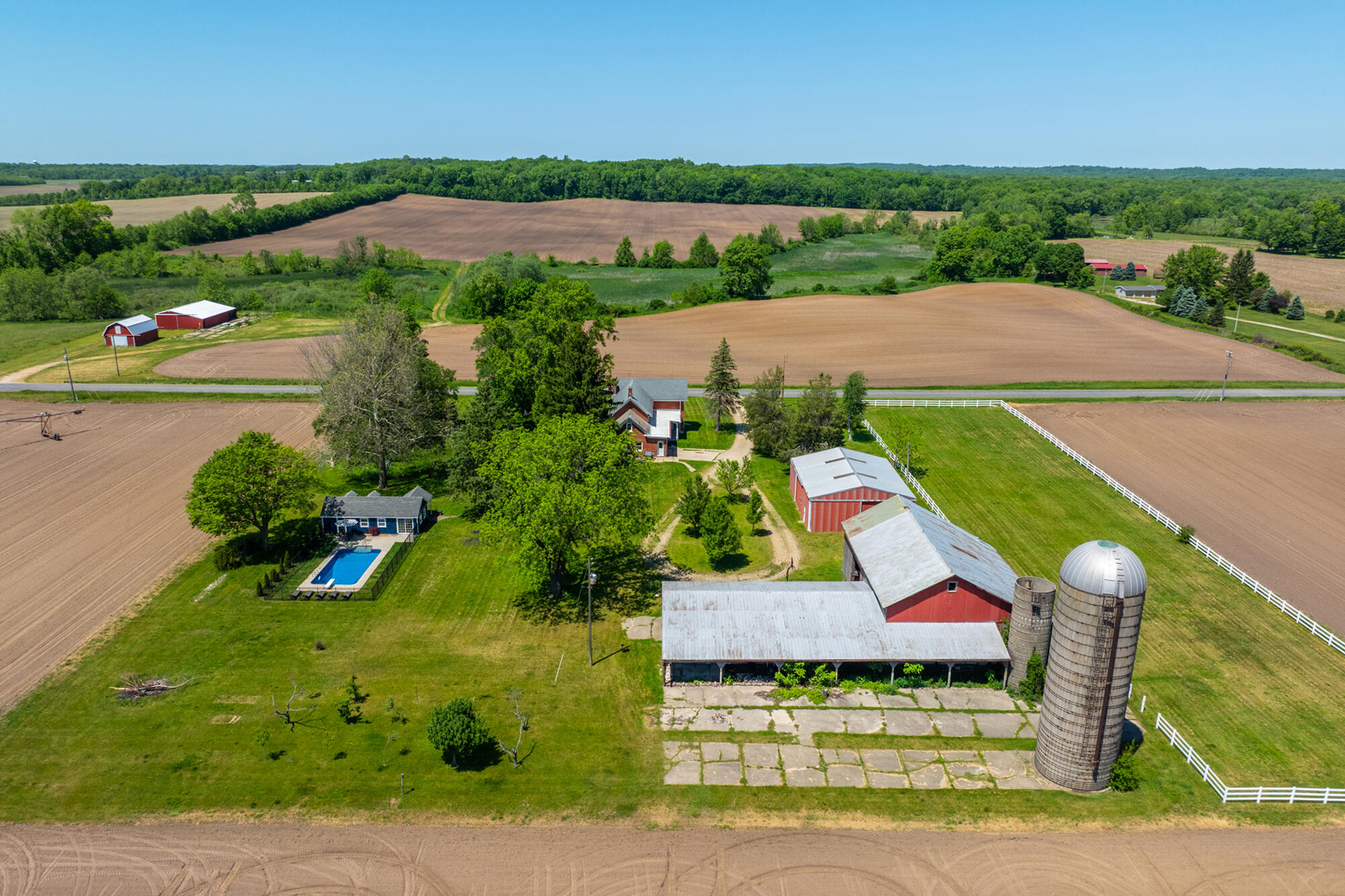26107 Beeson Street Cassopolis MI 49031