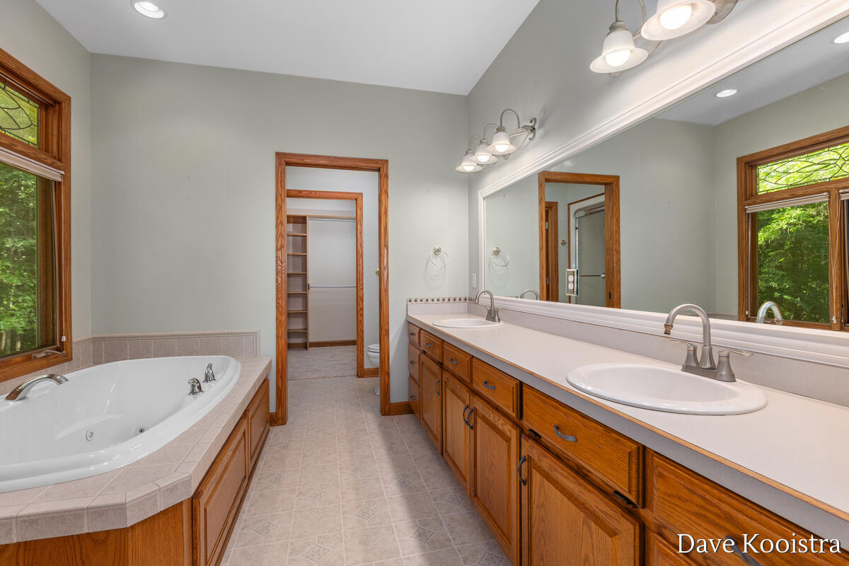 5133 Streamside Court NE Rockford MI 49341