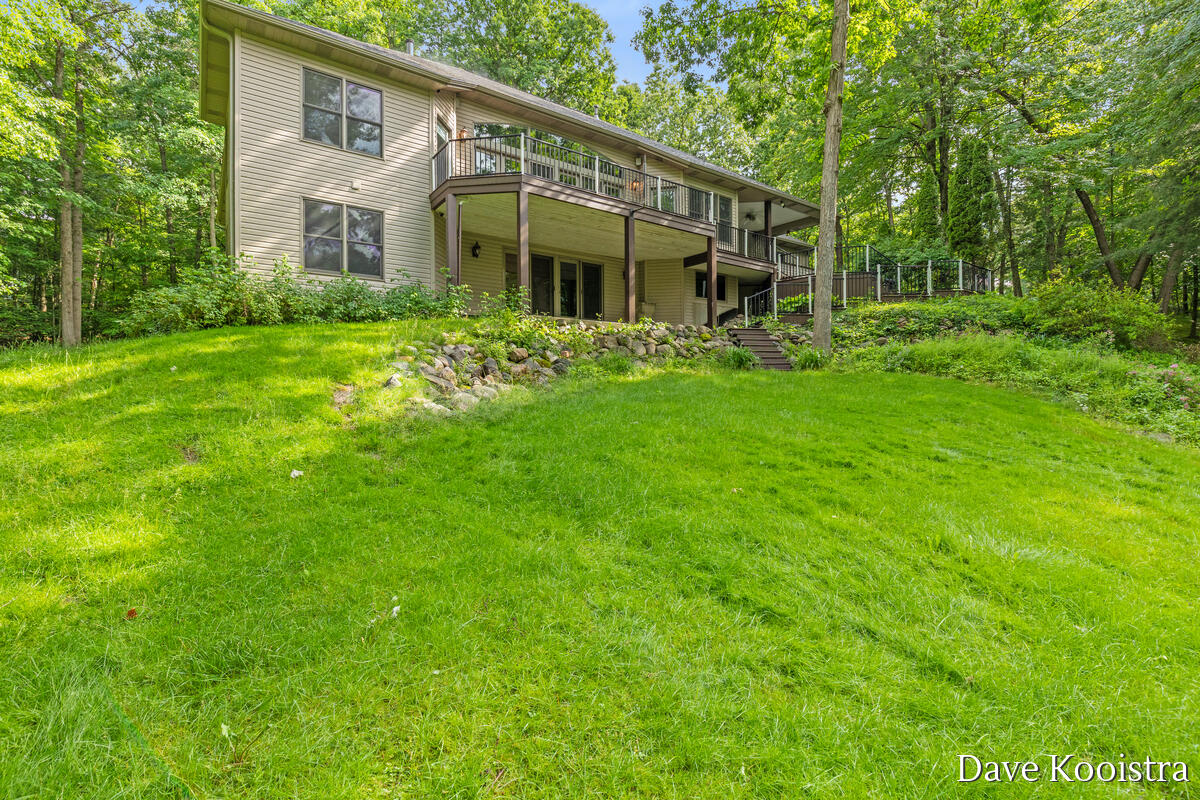5133 Streamside Court NE Rockford MI 49341