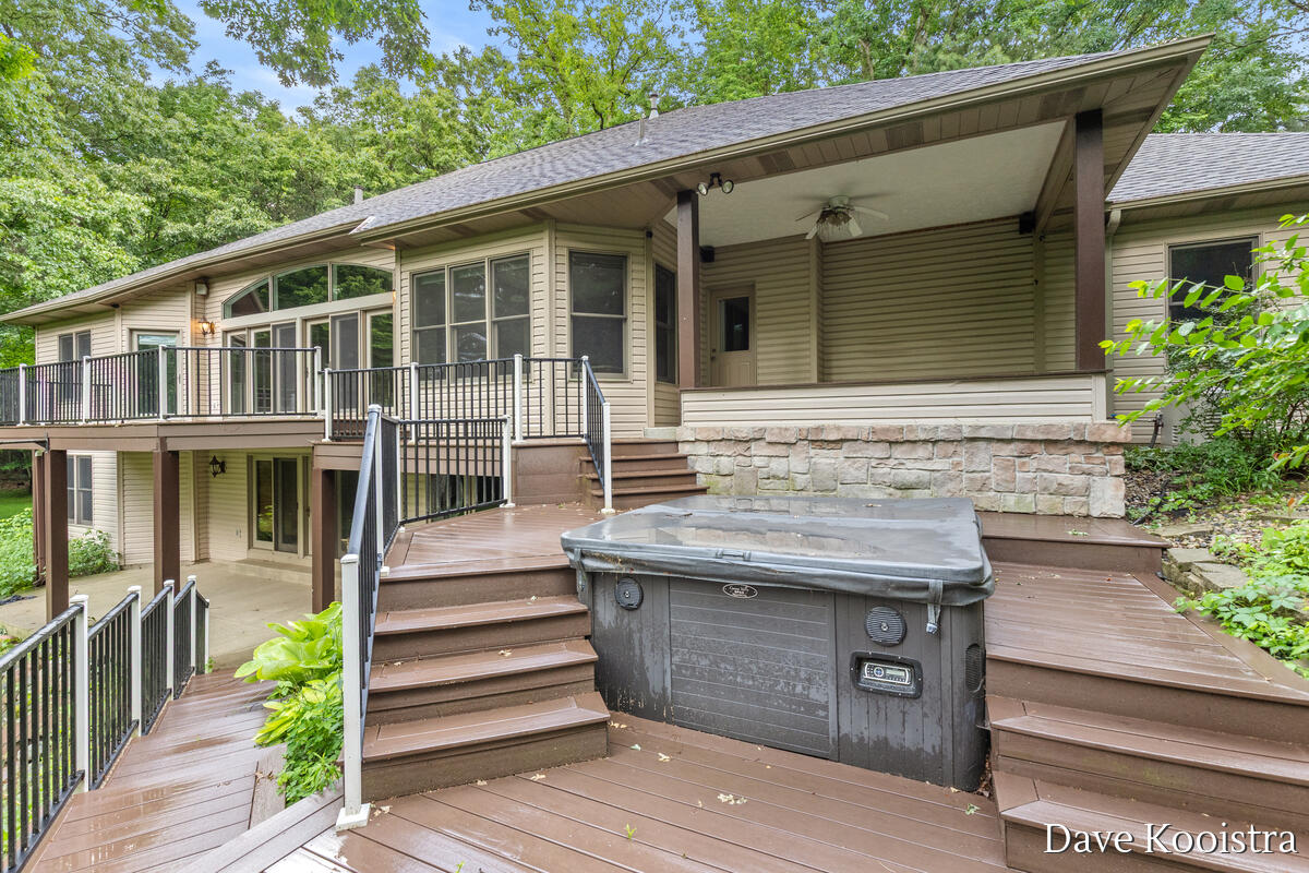 5133 Streamside Court NE Rockford MI 49341