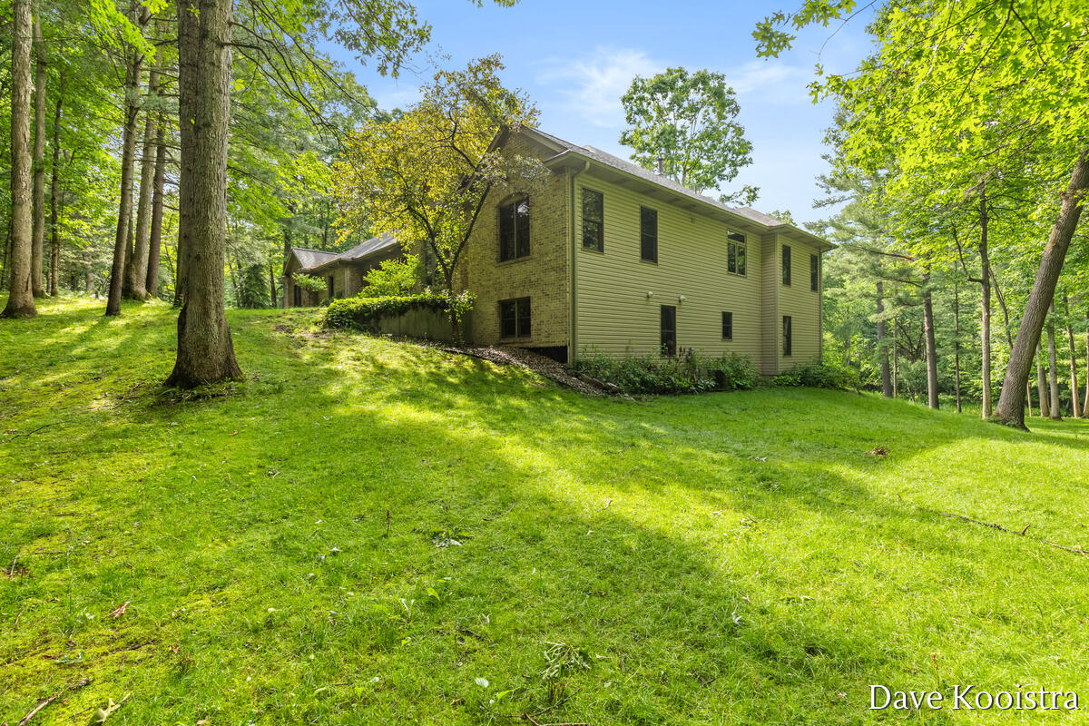 5133 Streamside Court NE Rockford MI 49341