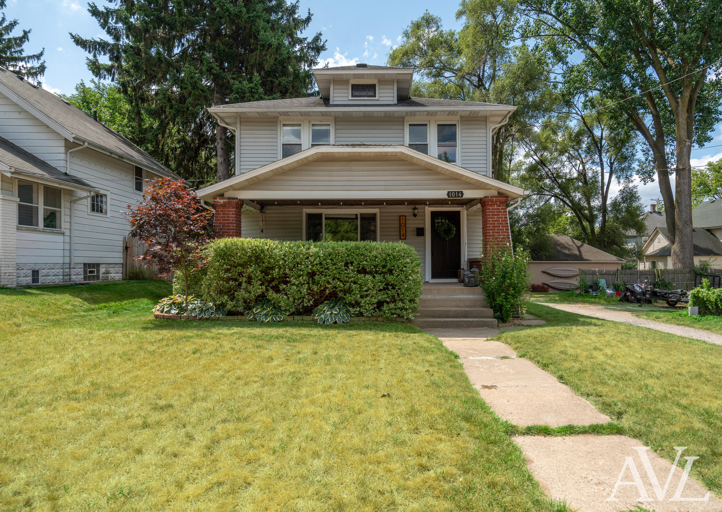 1014 Crescent Street NE Grand Rapids MI 49503