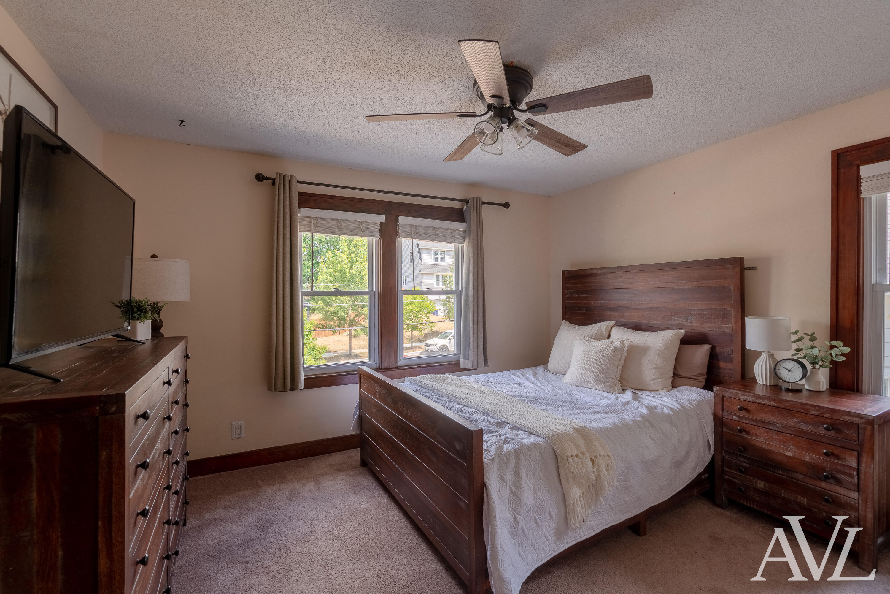 1014 Crescent Street NE Grand Rapids MI 49503