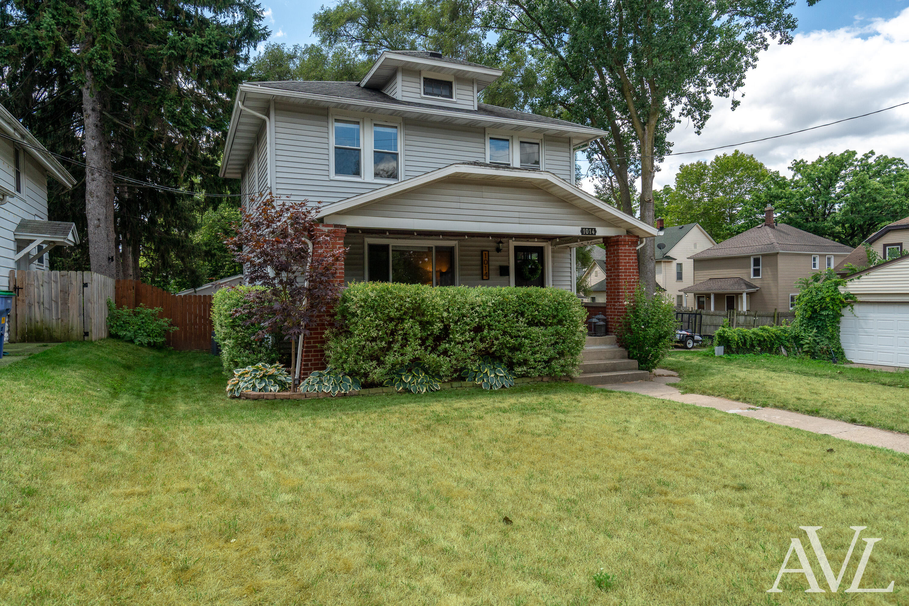 1014 Crescent Street NE Grand Rapids MI 49503