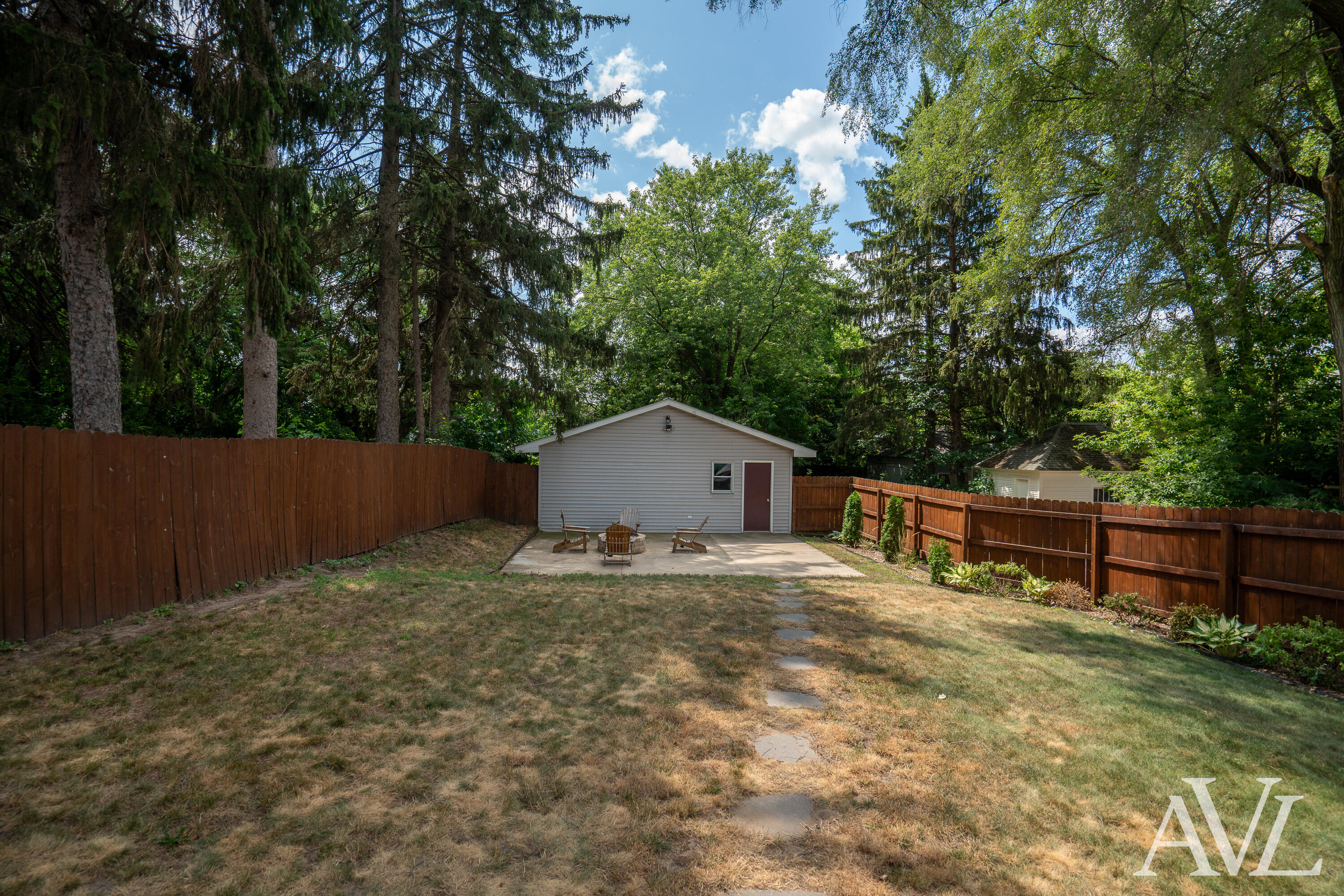 1014 Crescent Street NE Grand Rapids MI 49503