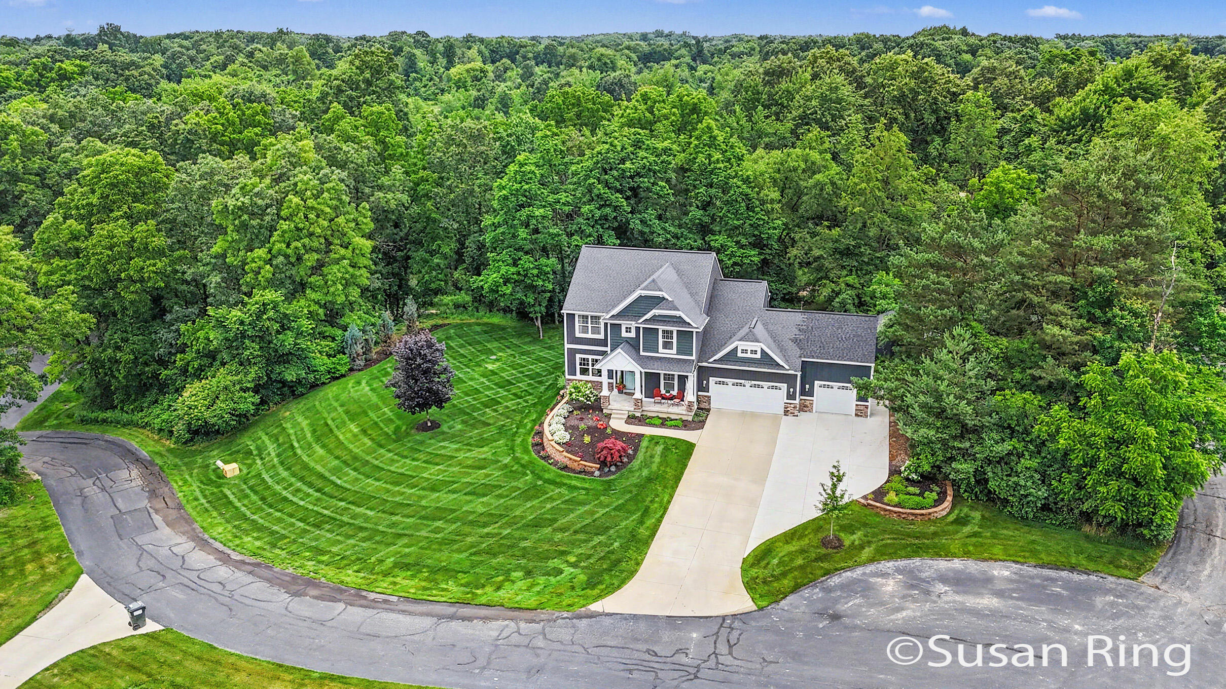3769 Walnut Springs Drive NE Grand Rapids MI 49525