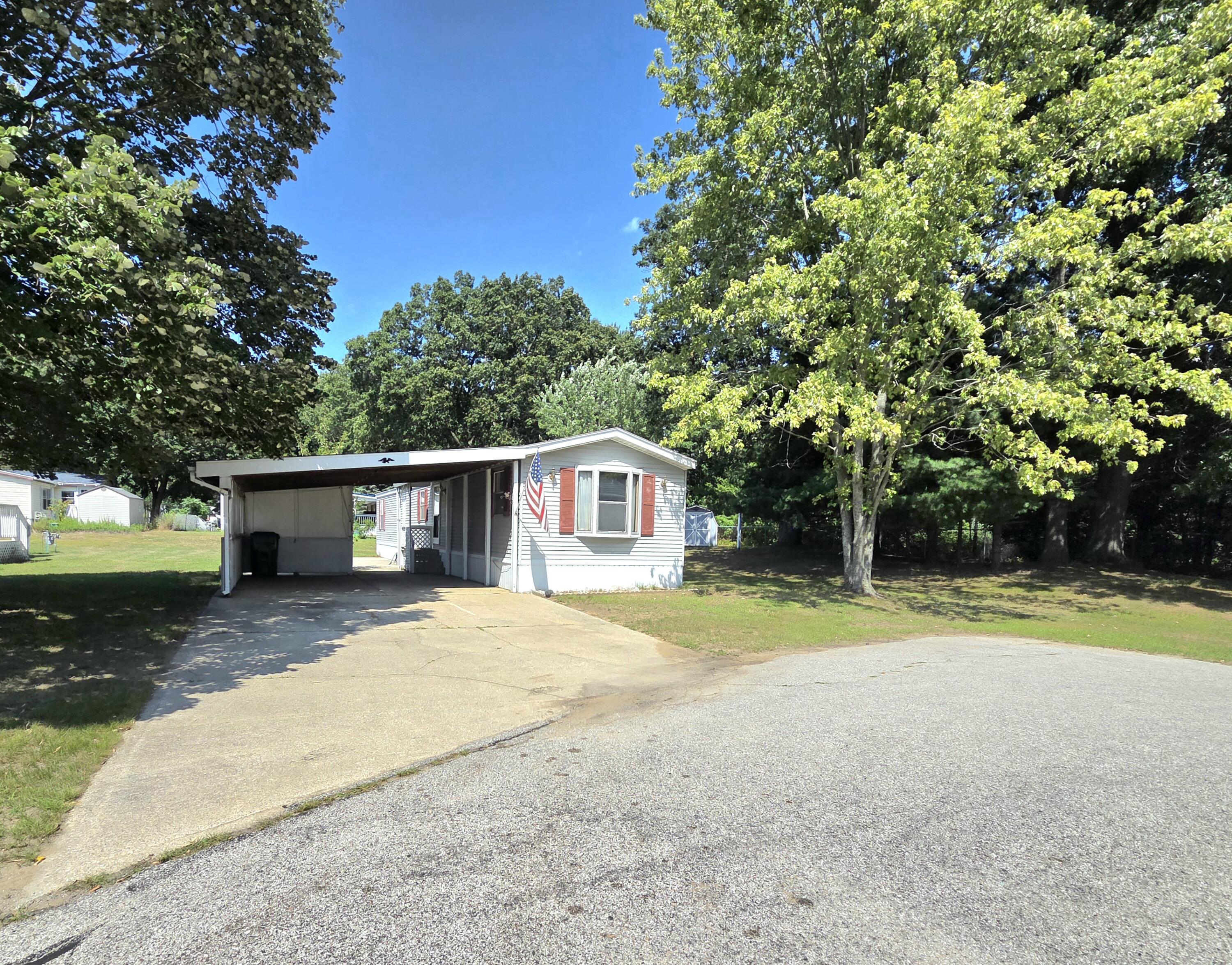 184 Birch Court Muskegon MI 49445