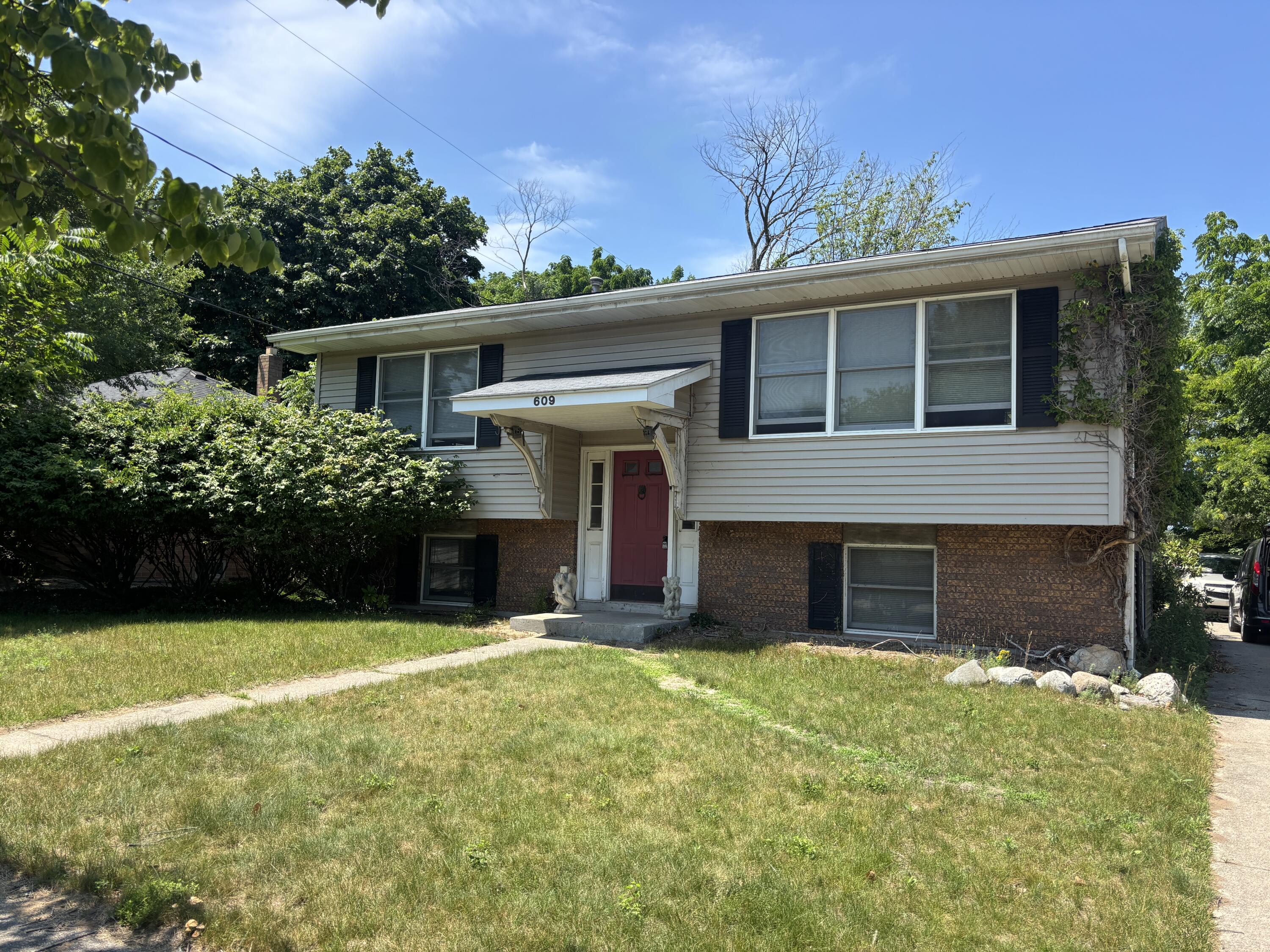 609 Hillock Court Grand Haven MI 49417